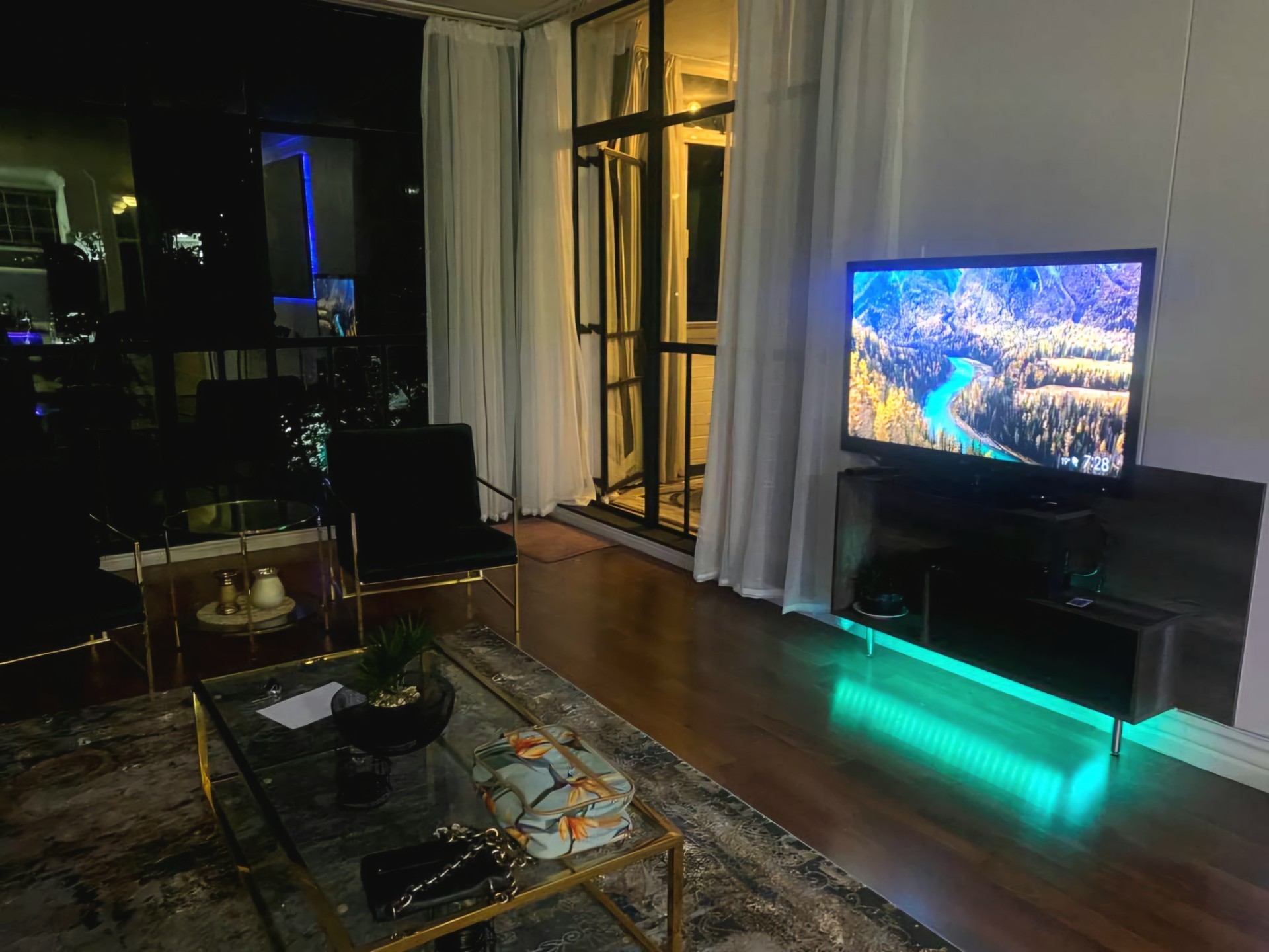 Apartment for rent in Sandhurst, Sandton, 90 m²