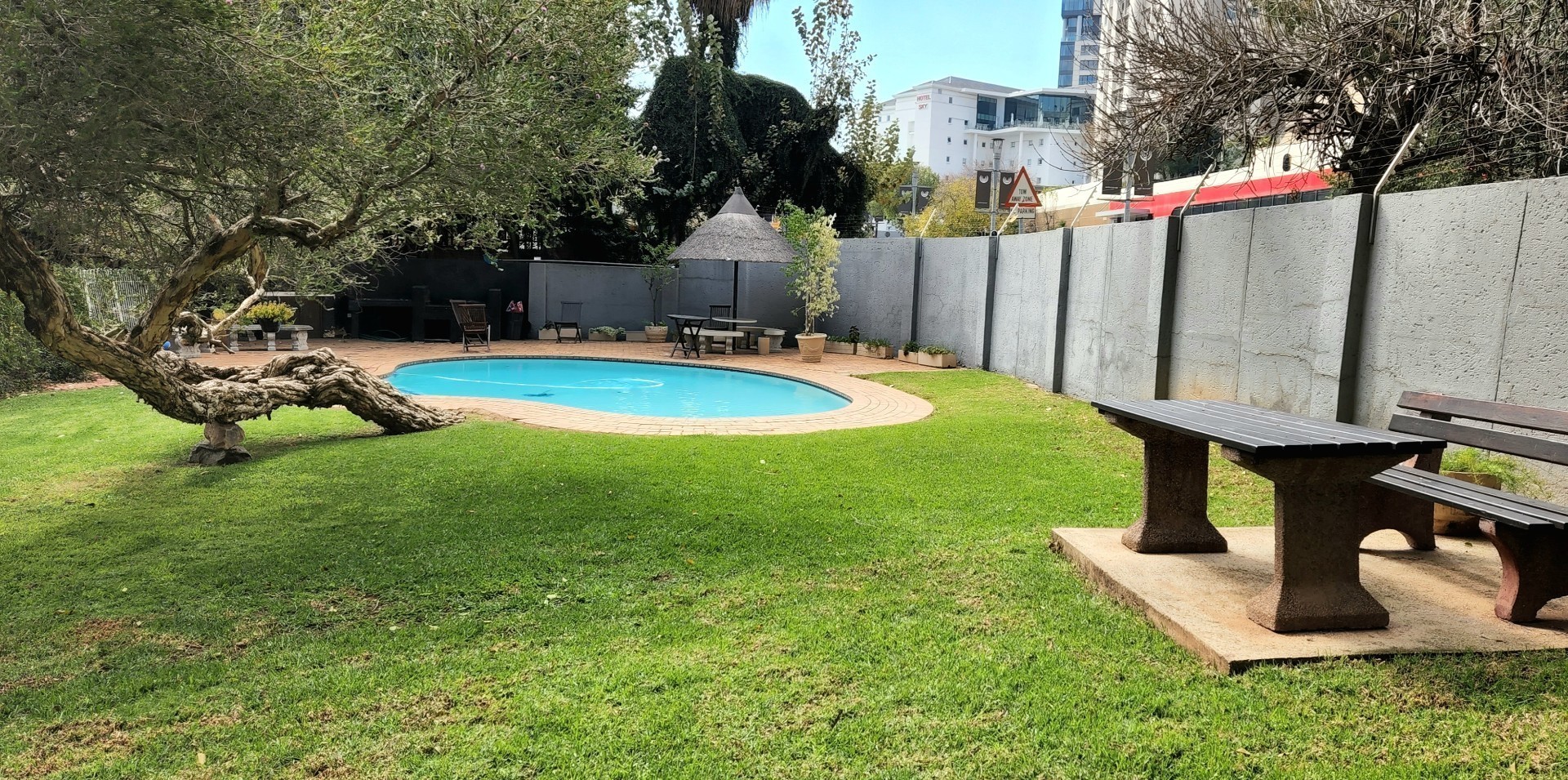 Apartment for rent in Sandhurst, Sandton, 90 m²