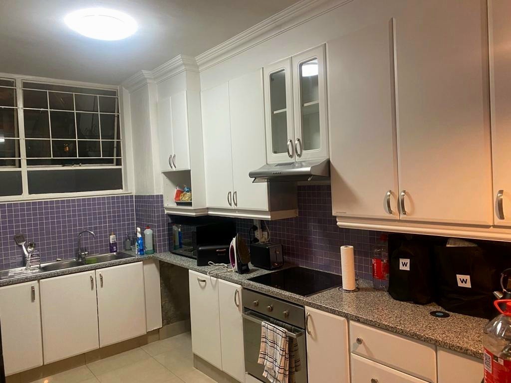 Apartment for rent in Sandhurst, Sandton, 90 m²