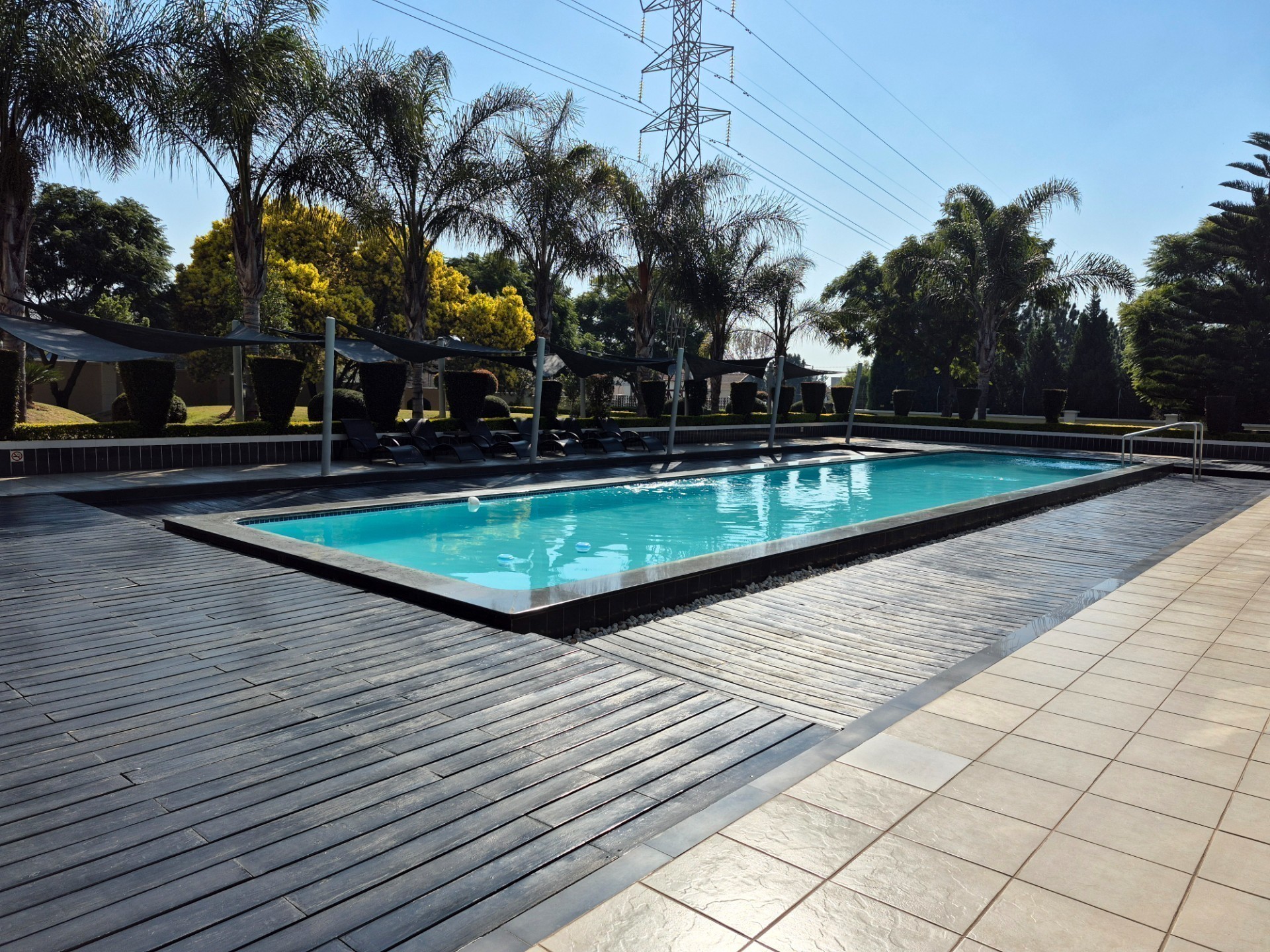 Apartment for rent in Broadacres, Sandton, 77 m²