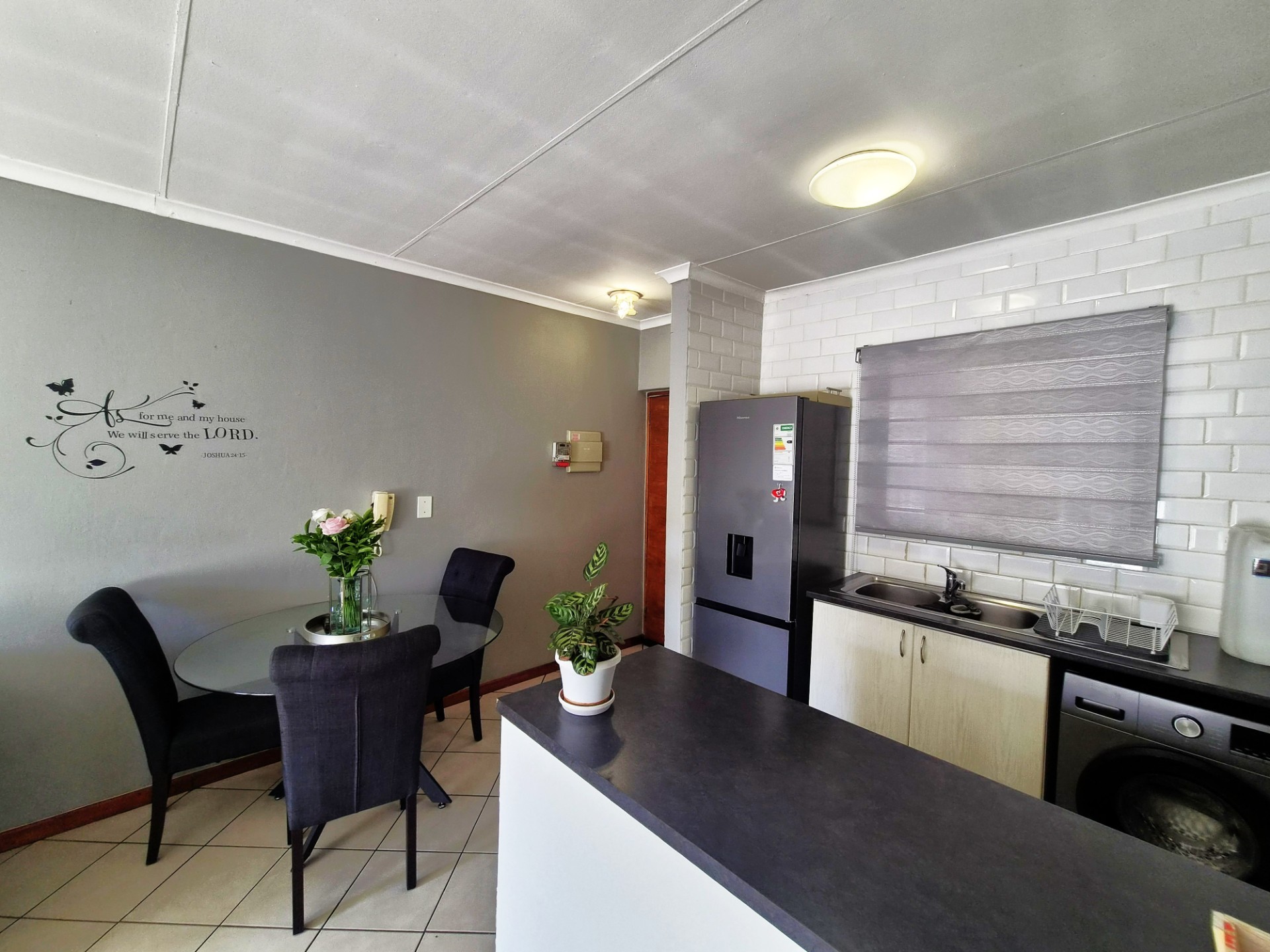 Apartment For Sale in Paulshof, Sandton 4