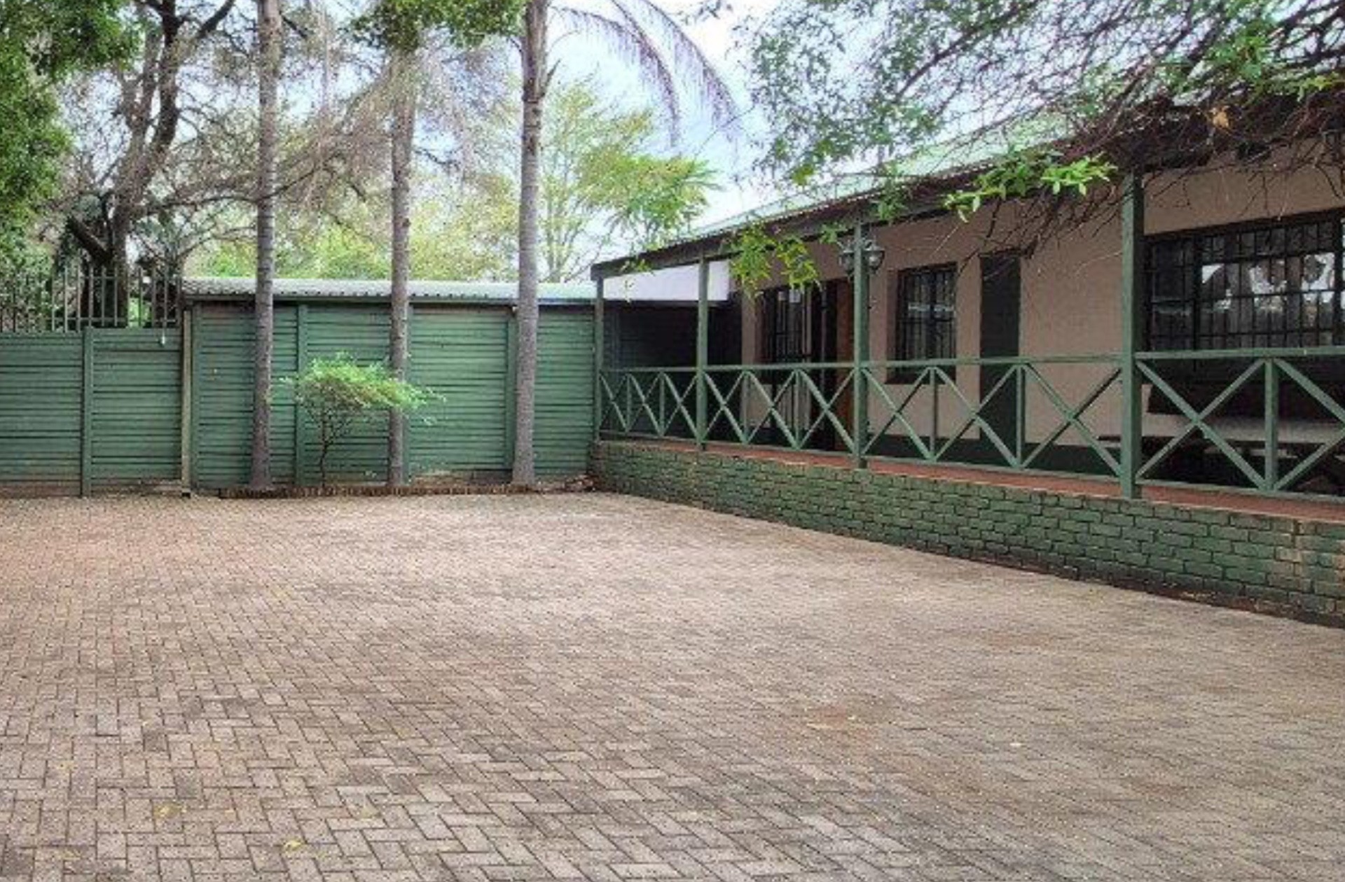 House for sale in Brooklyn, Pretoria, 400 m²