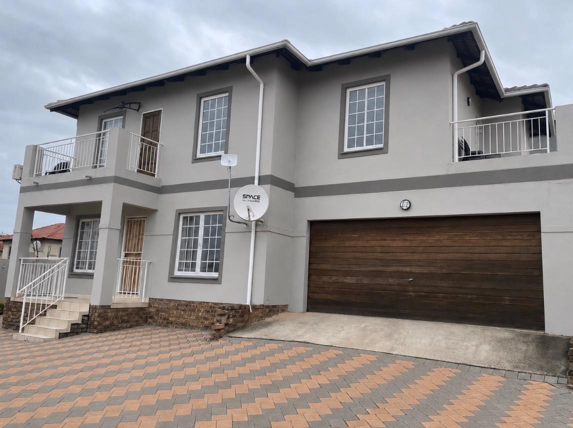 House For Sale in Blue Hills, Midrand