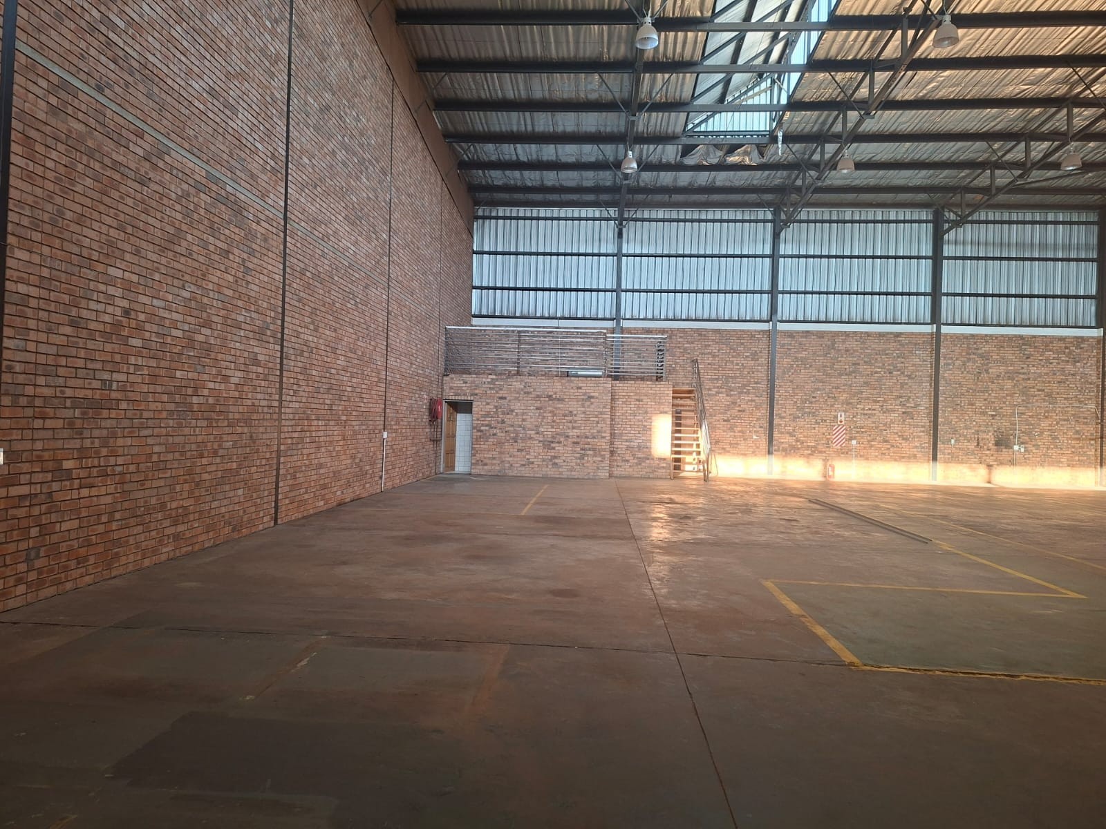 Commercial Property for rent in Vaalbank, Middelburg, 1000 m²