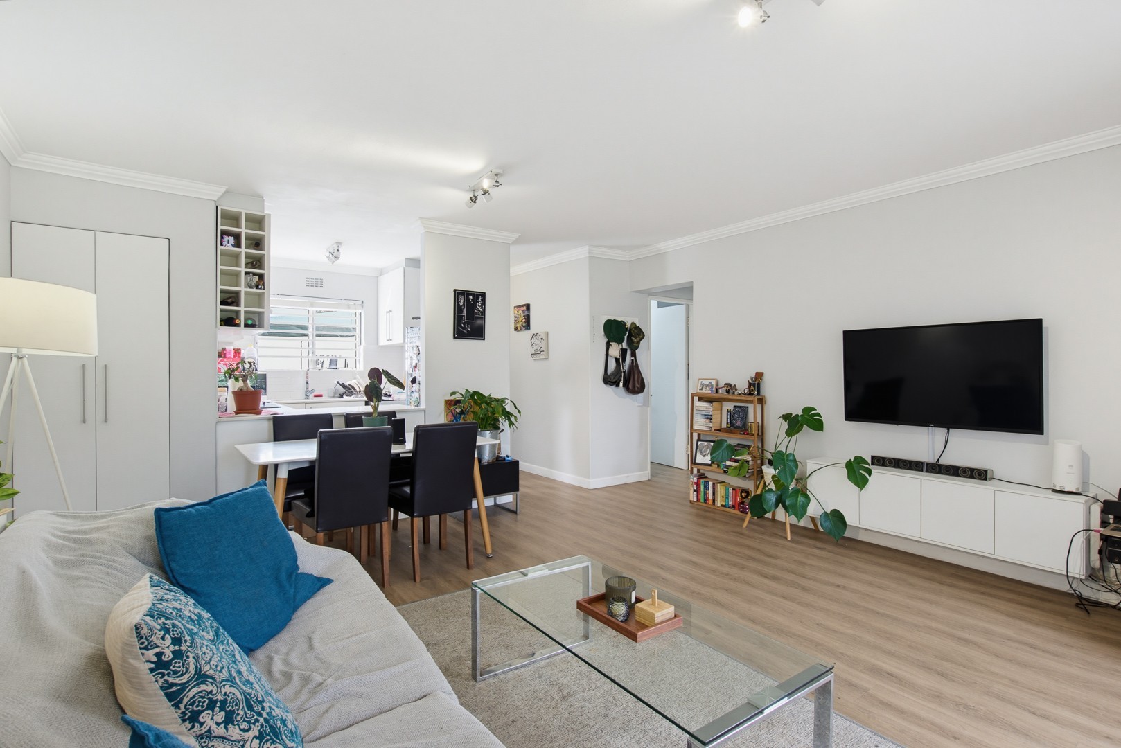 Apartment for sale in Loevenstein, Bellville, 71 m²