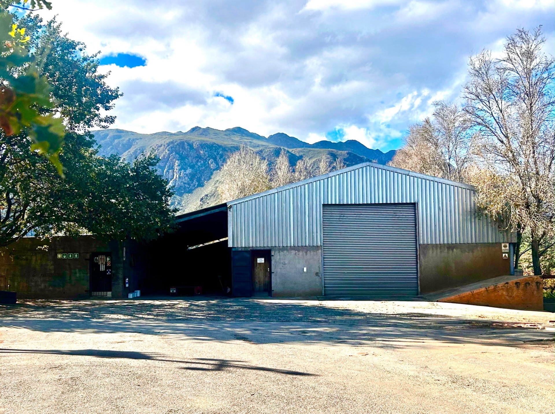 Farm for sale in Ashton, 10810000 m²