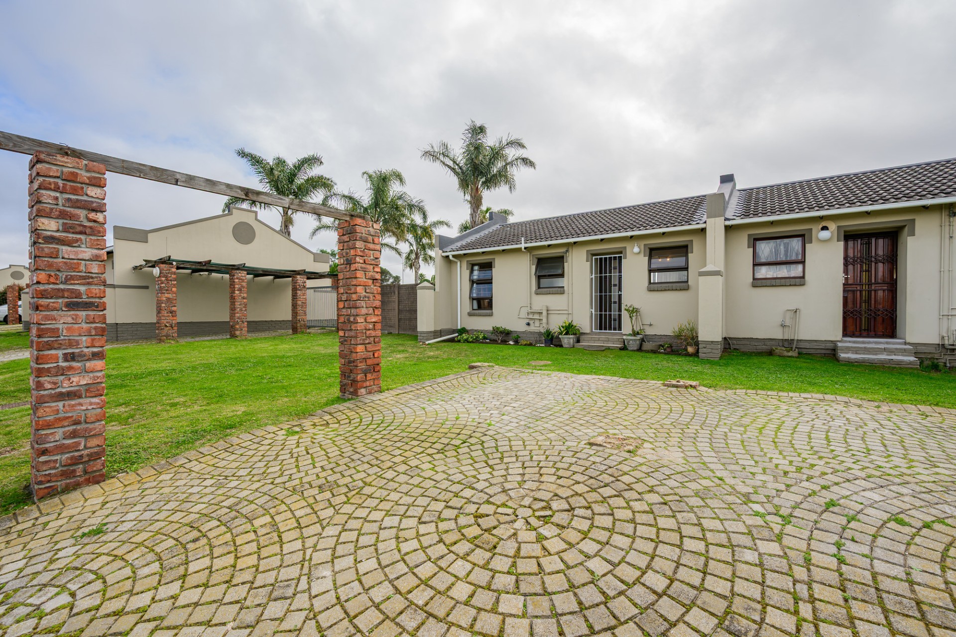 Complex for sale in Kabega Park, Port Elizabeth, 44 m²