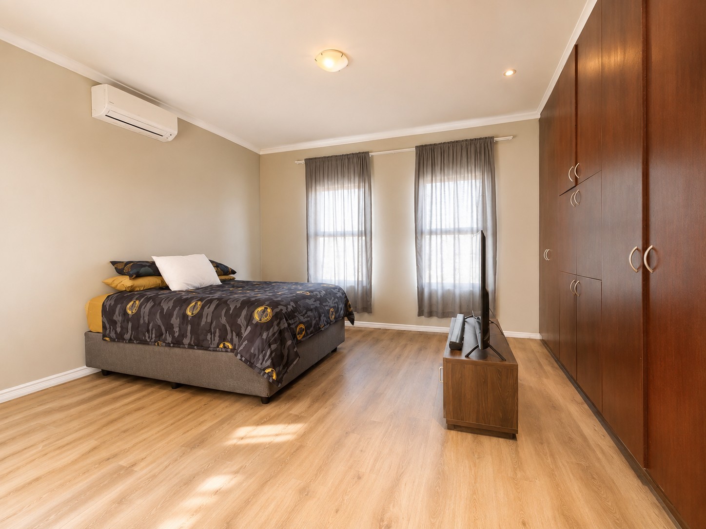 Spacious 3-Bed Family Home with Double Garage within Kleinmeer Estate!!! 5