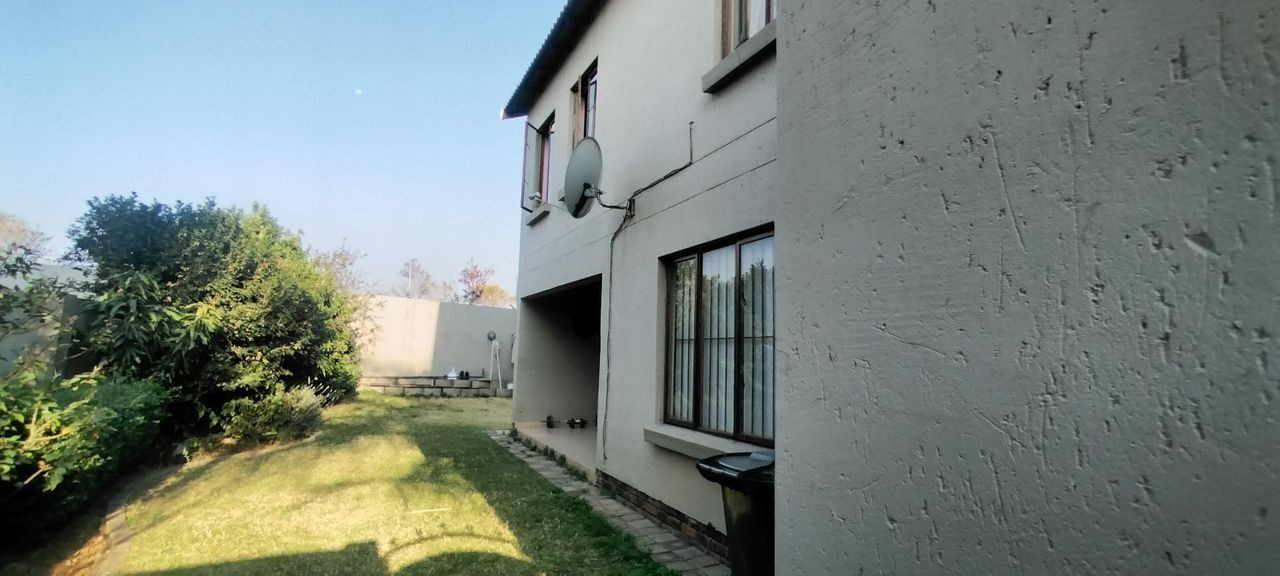 3 Bedroom House For sale at Country View, Midrand. 4