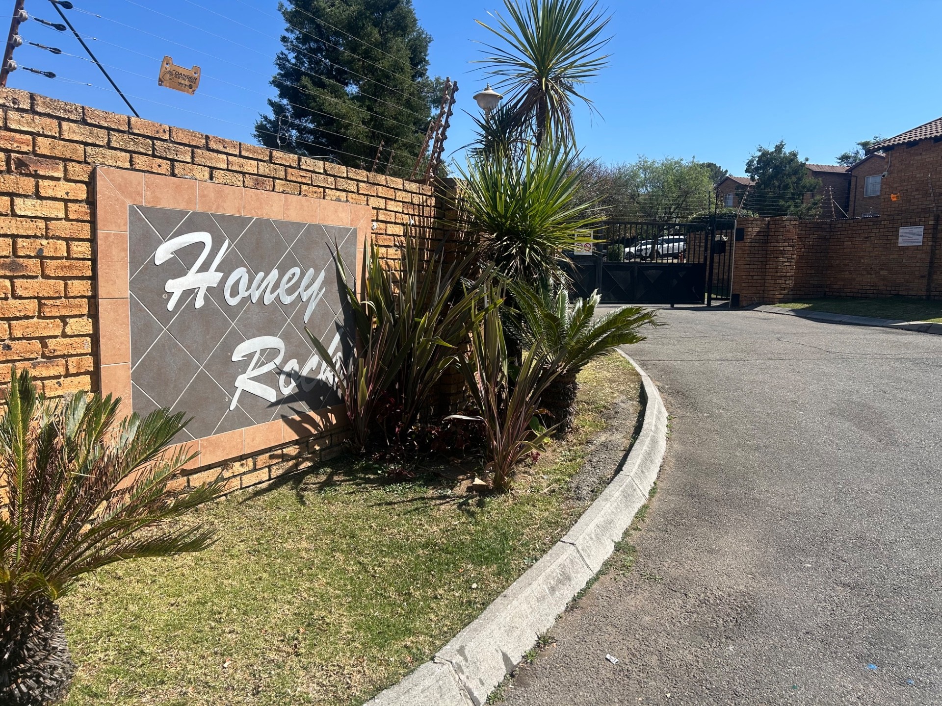Apartment for sale in Honeypark, Roodepoort, 21  (1st floor), Honey Rock, 2 Coleen, Honeypark, Roodepoort, Gauteng, 61 m²
