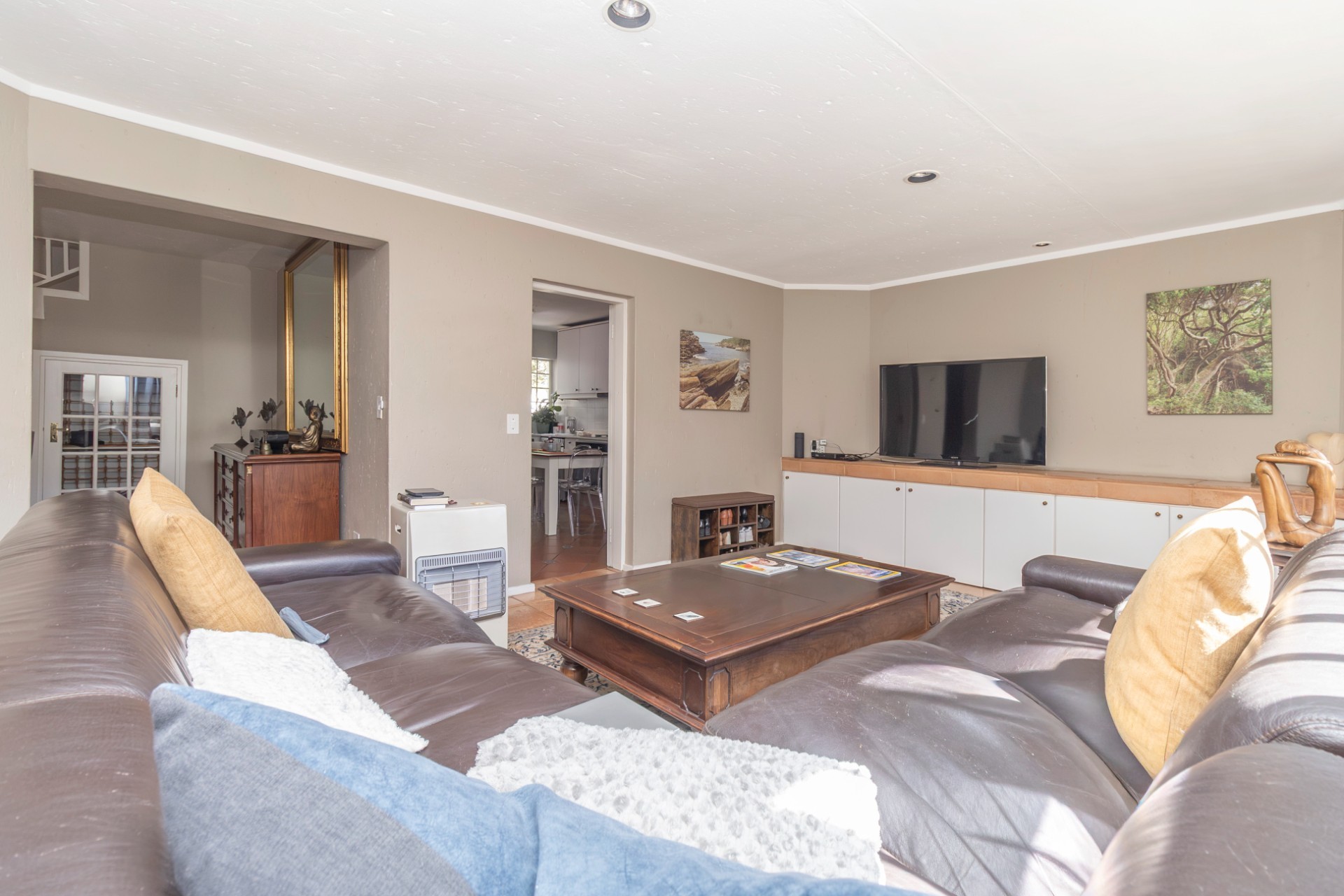 Immaculate 4 Bedroom Family Home with Pool, Backup Power And Water in Secure Woodmead Estate 5