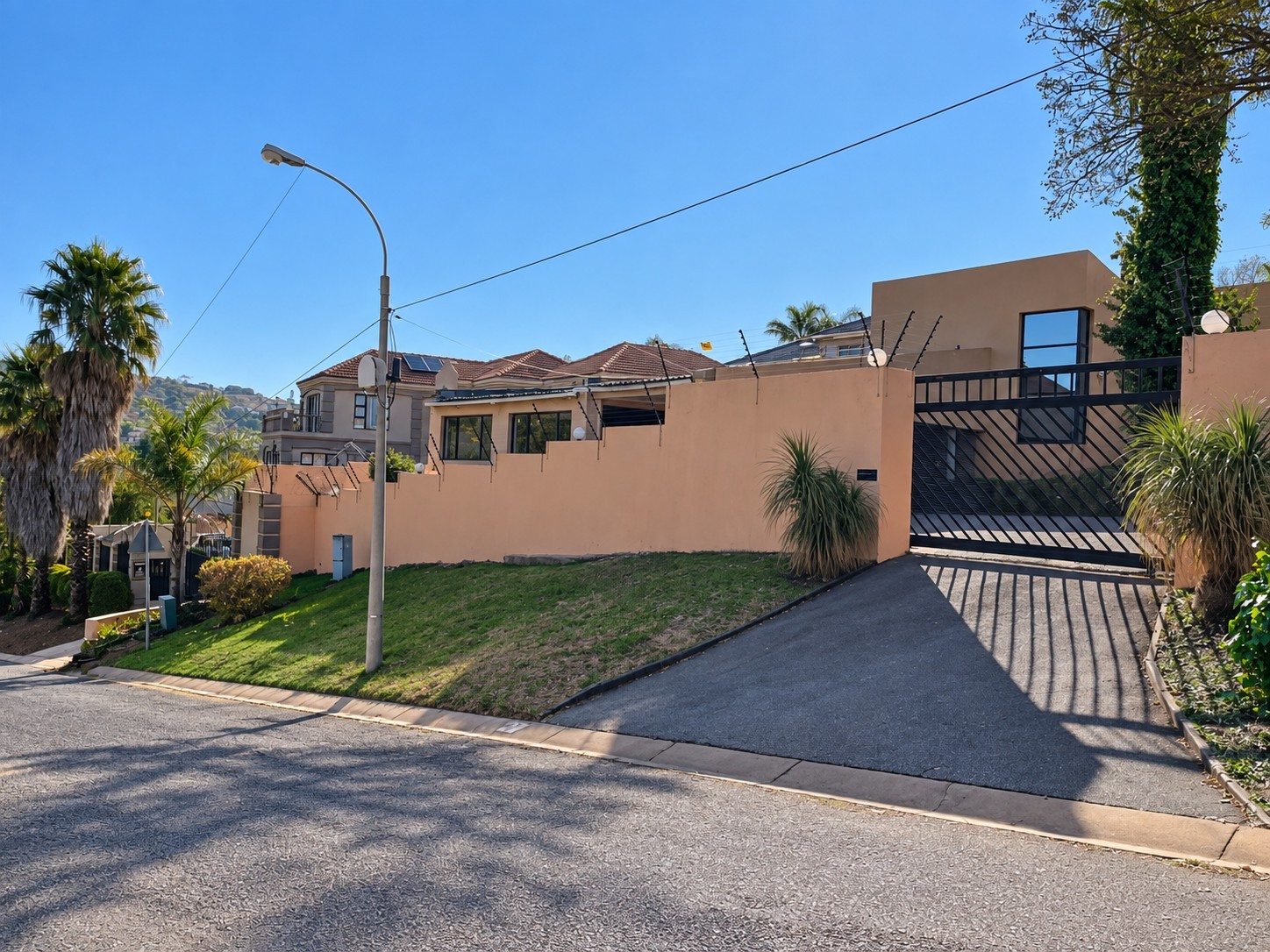 House for sale in Helderkruin, Roodepoort, 376 m²