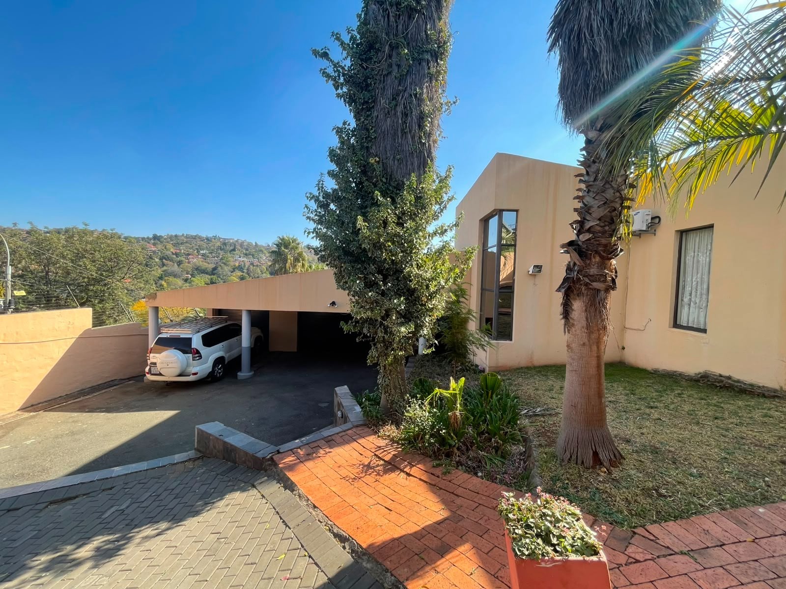 3-bedroom House for Sale with flatlet in Helderkruin, Roodepoort
