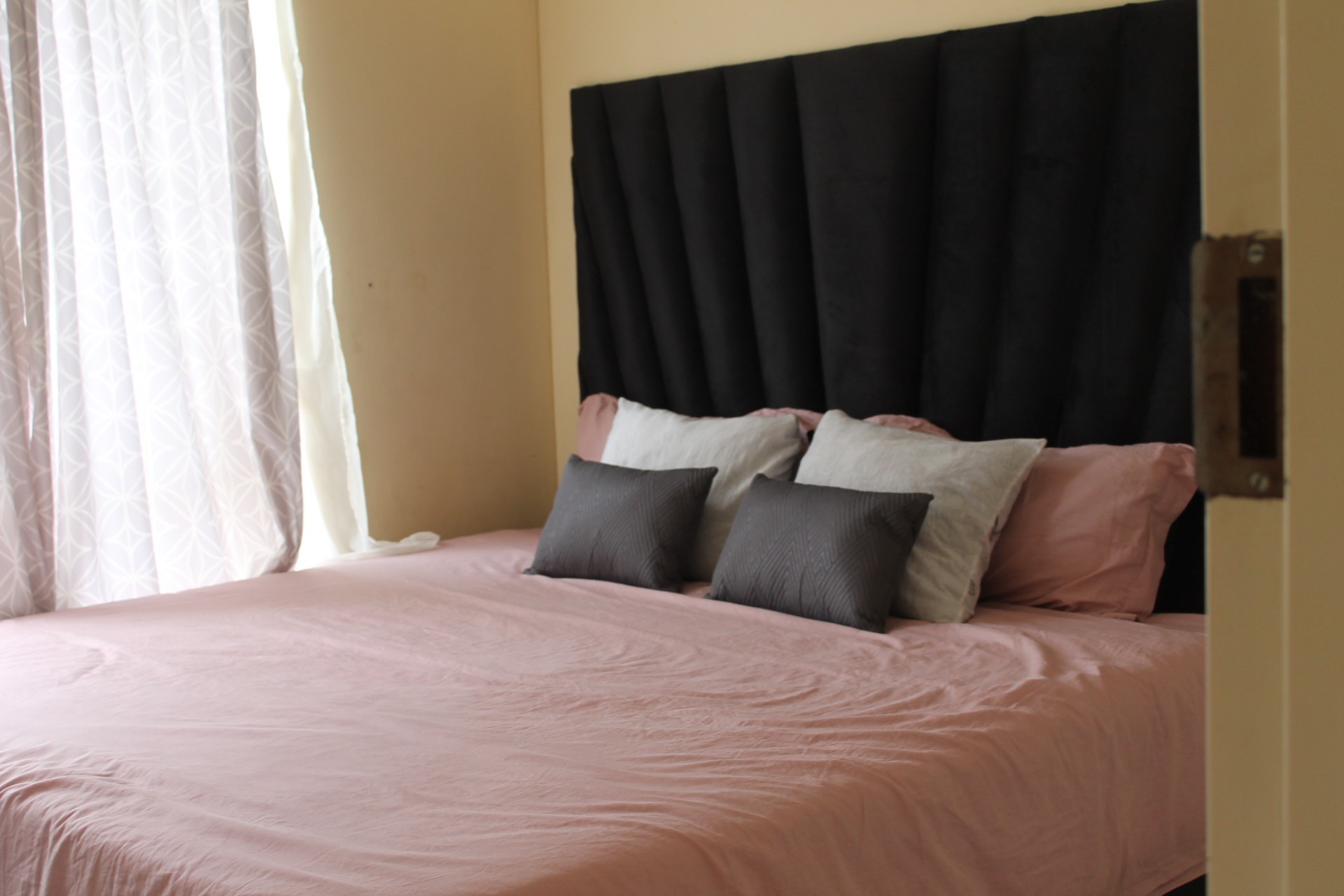 Well-Priced 2-Bedroom Corner Apartment for Sale | Crescent Glades, Sagewood 5