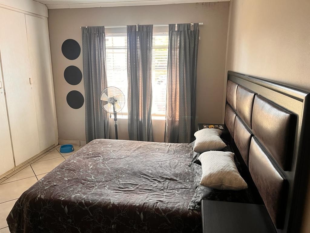 Spacious 3-Bedroom Family Home with Private Garden and Double Garage | Annlin 3