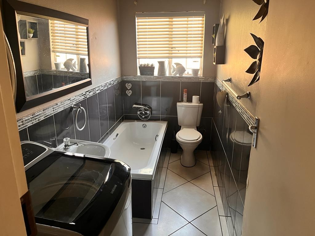 Spacious 3-Bedroom Family Home with Private Garden and Double Garage | Annlin 5