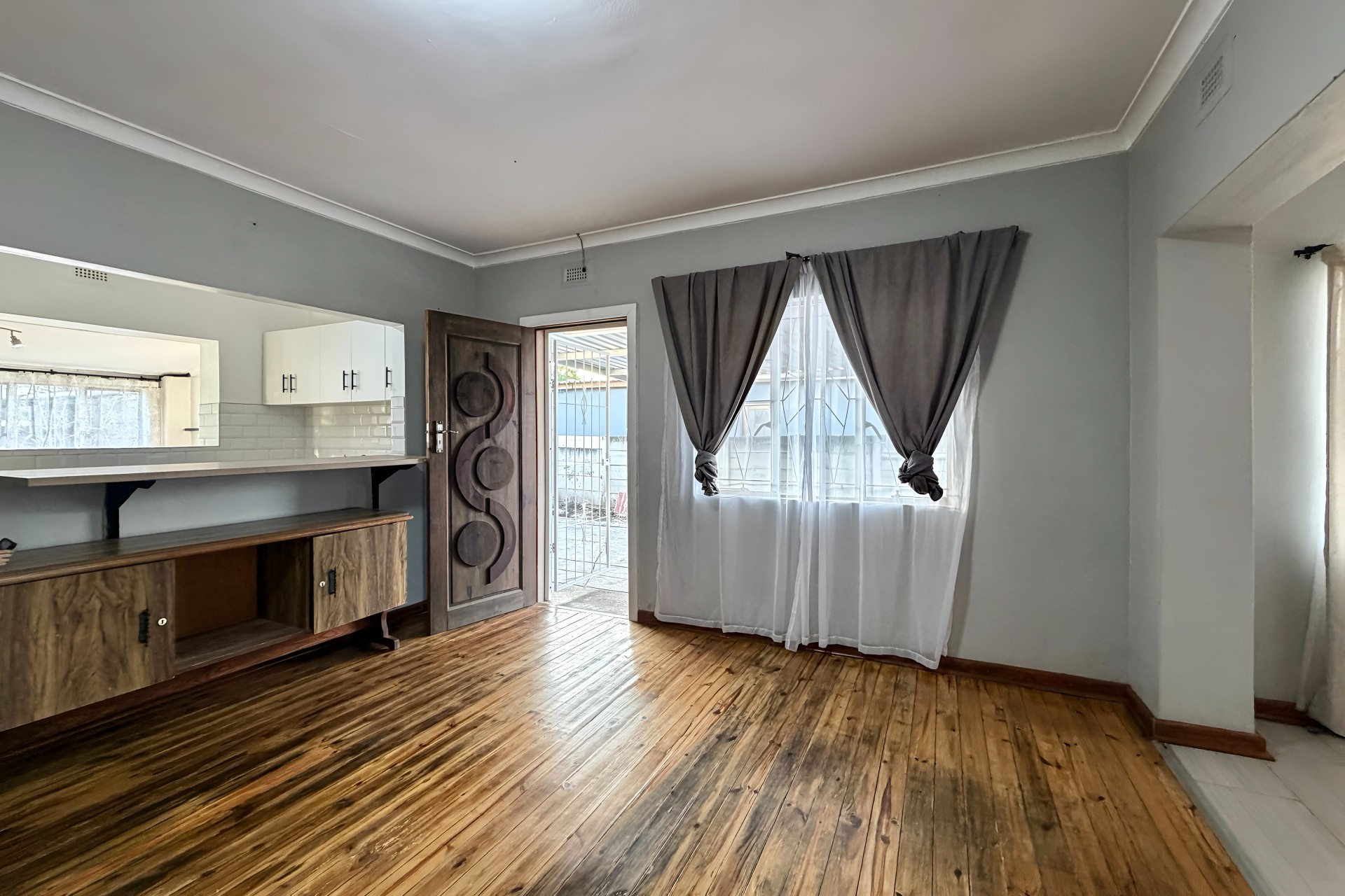Well-Maintained Family Home with Secure Fenced Yard 5