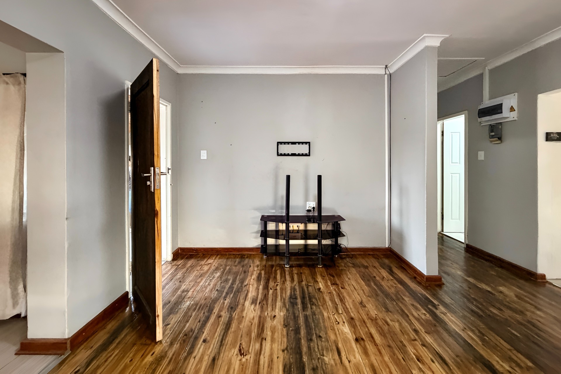 Well-Maintained Family Home with Secure Fenced Yard 4