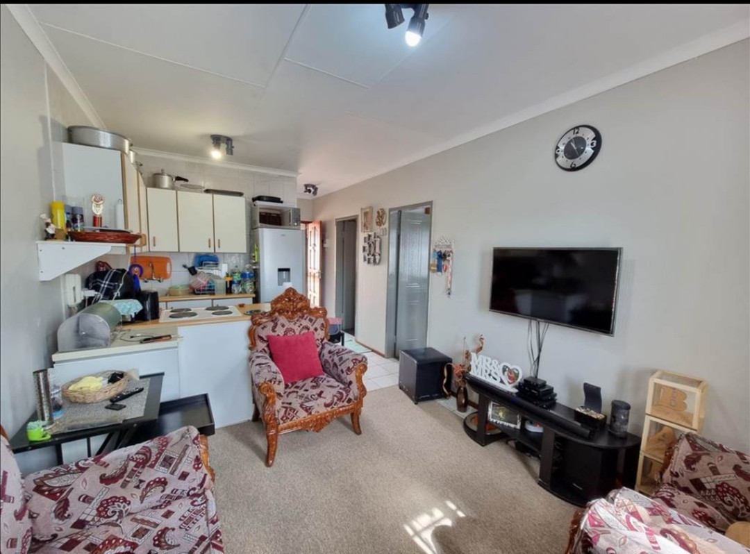 Townhouse For Sale in Bezuidenhout Valley 3