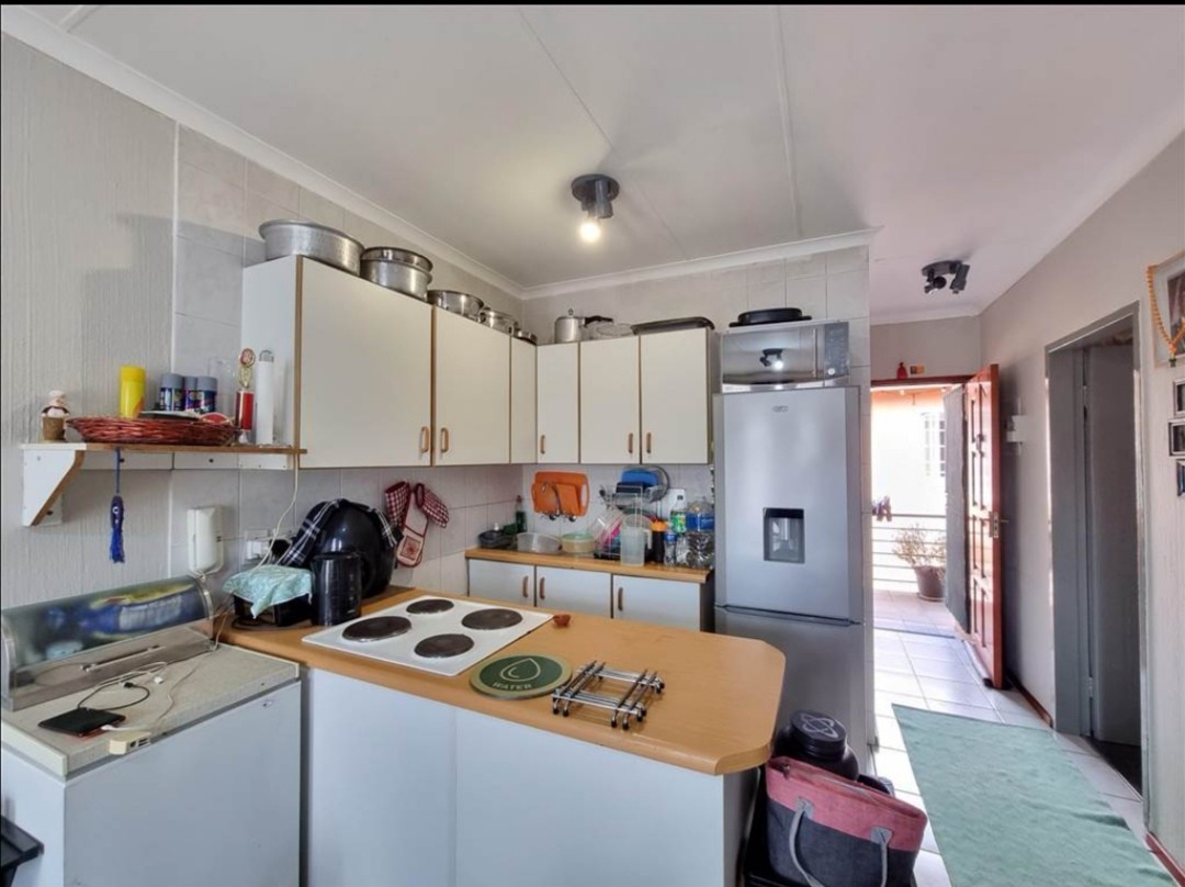 Townhouse For Sale in Bezuidenhout Valley 4