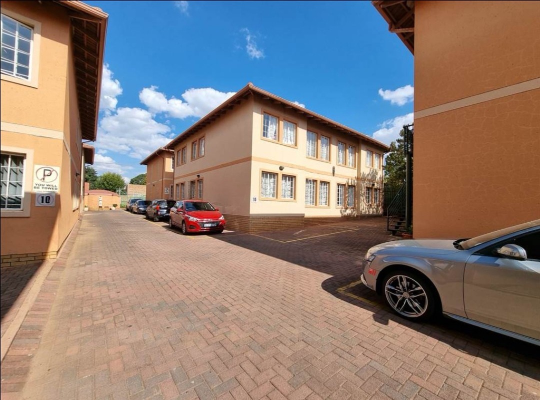 Townhouse For Sale in Bezuidenhout Valley