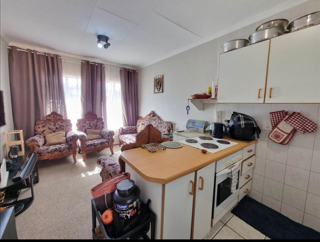 Townhouse For Sale in Bezuidenhout Valley 5