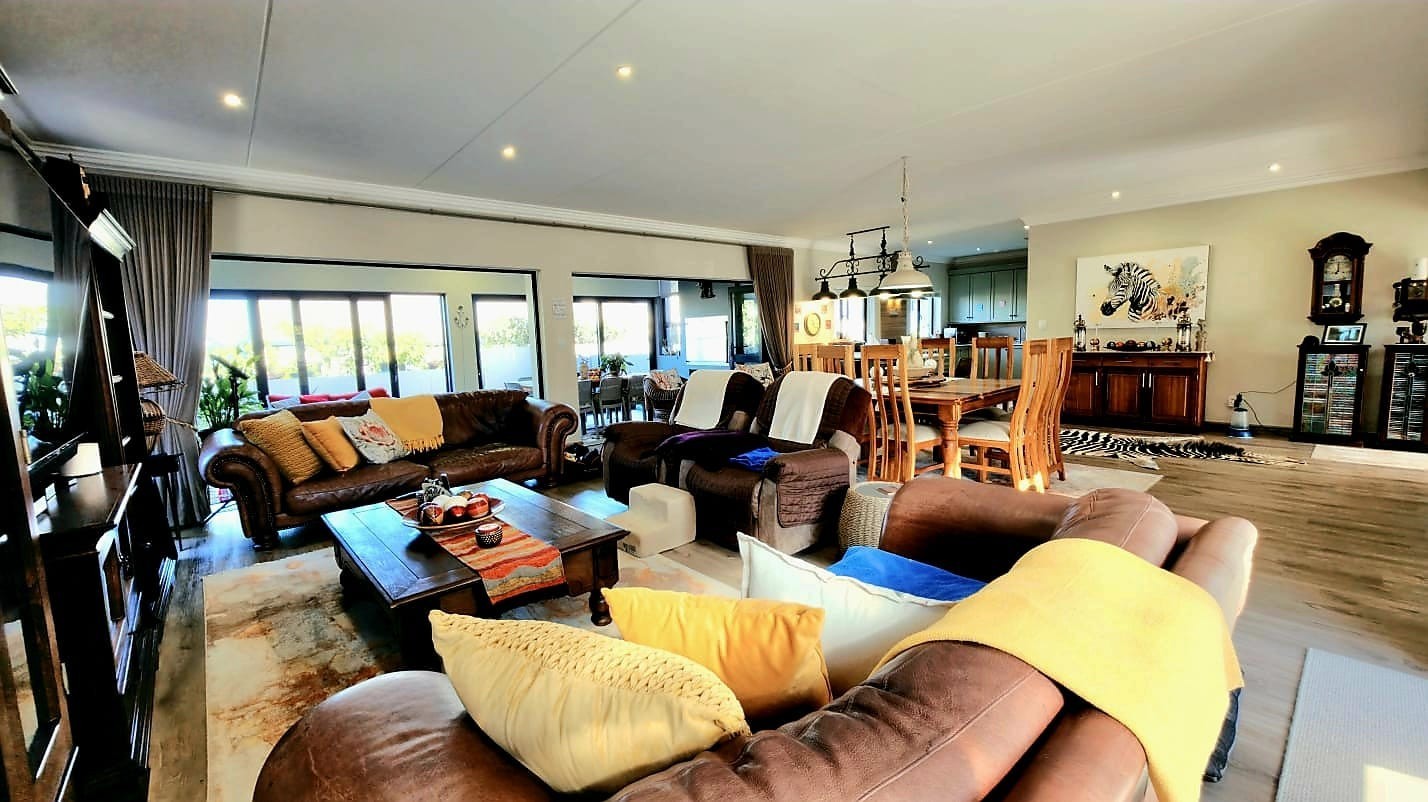 House For Sale in Outeniquasbosch, Hartenbos 3
