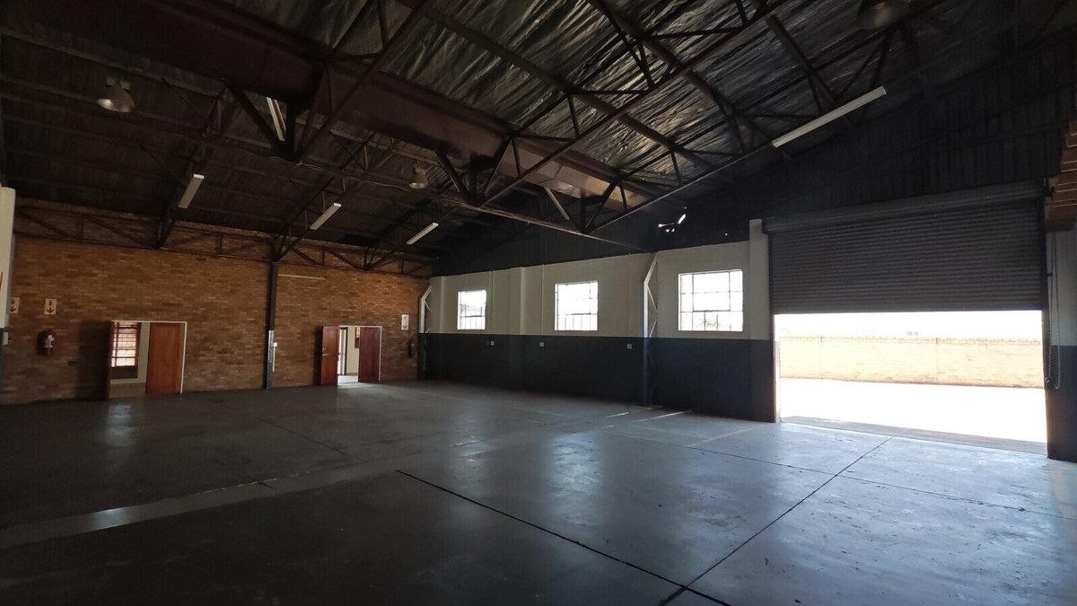 Industrial Property for rent in Apex, Brakpan, 1530 m²