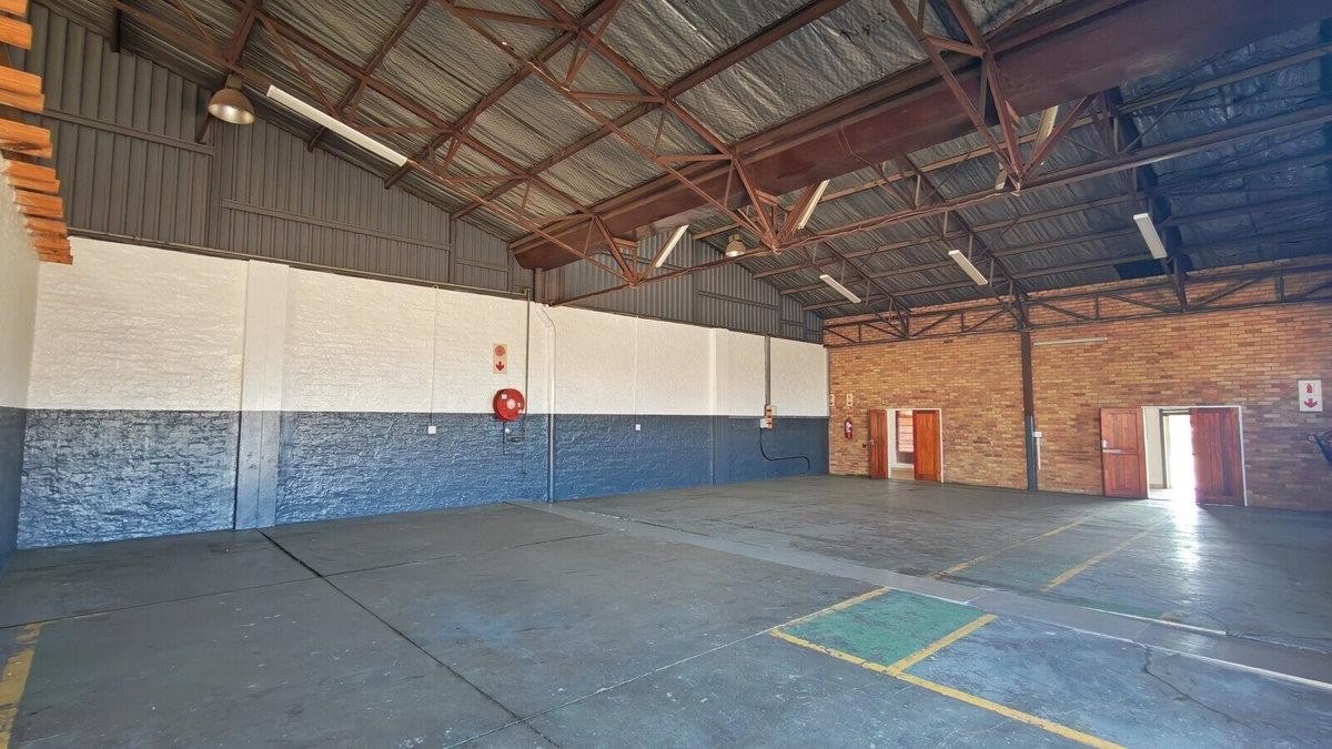Industrial Property for rent in Apex, Brakpan, 1530 m²