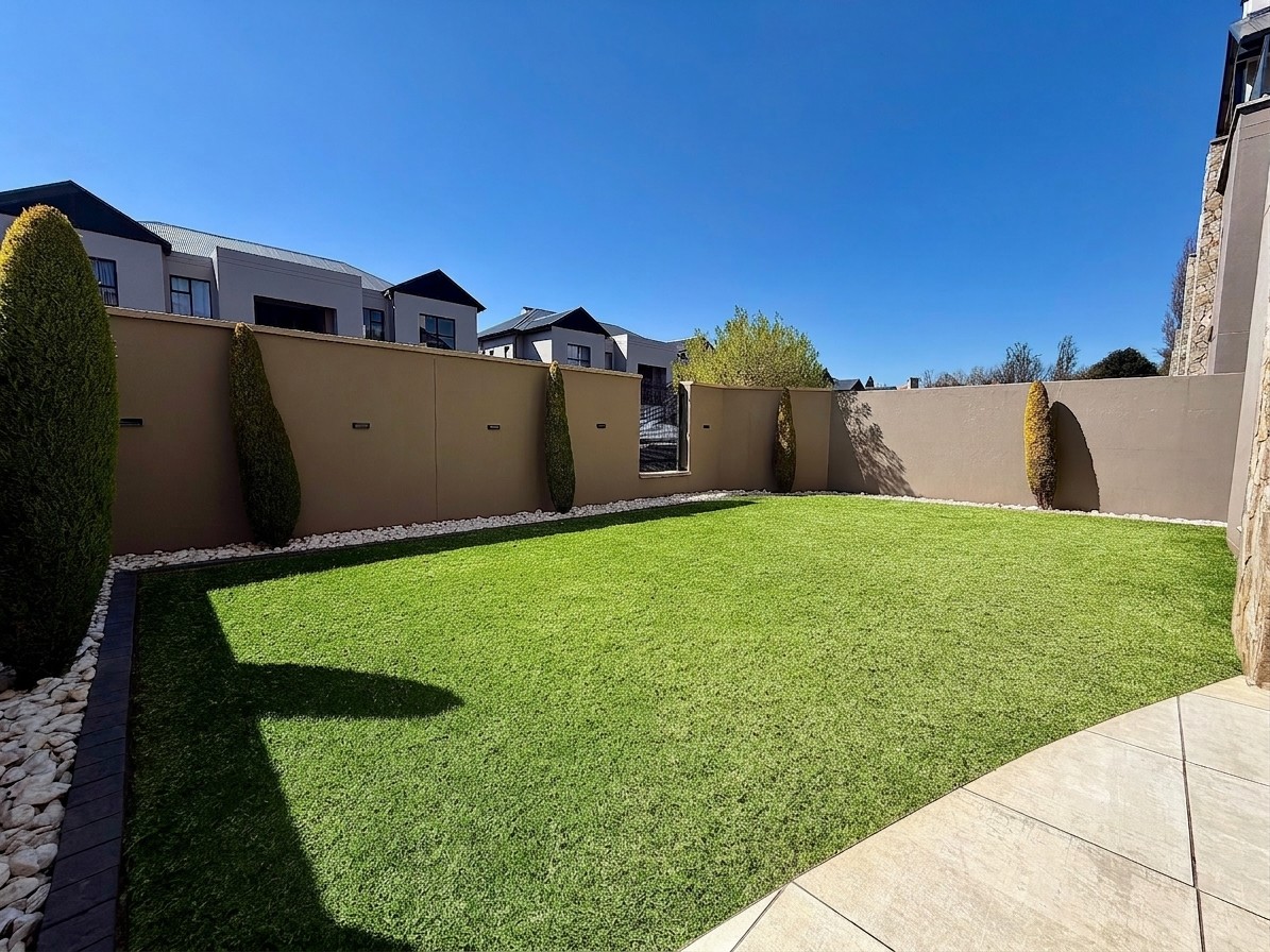 Stylish 3Bed - 2 Batch Ground Floor Apartment For Sale in The Polofields, Waterfall, Midrand 3