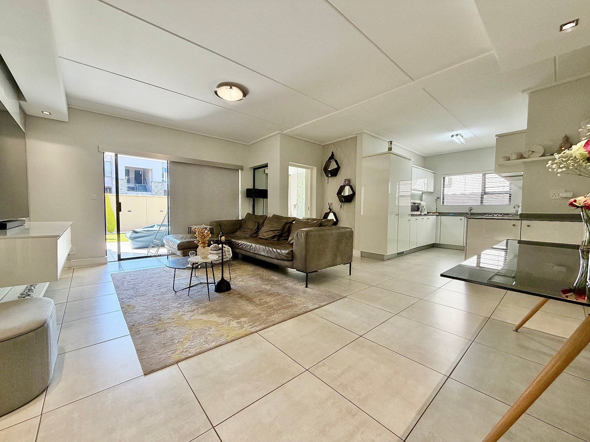 Stylish 3Bed - 2 Batch Ground Floor Apartment For Sale in The Polofields, Waterfall, Midrand 5