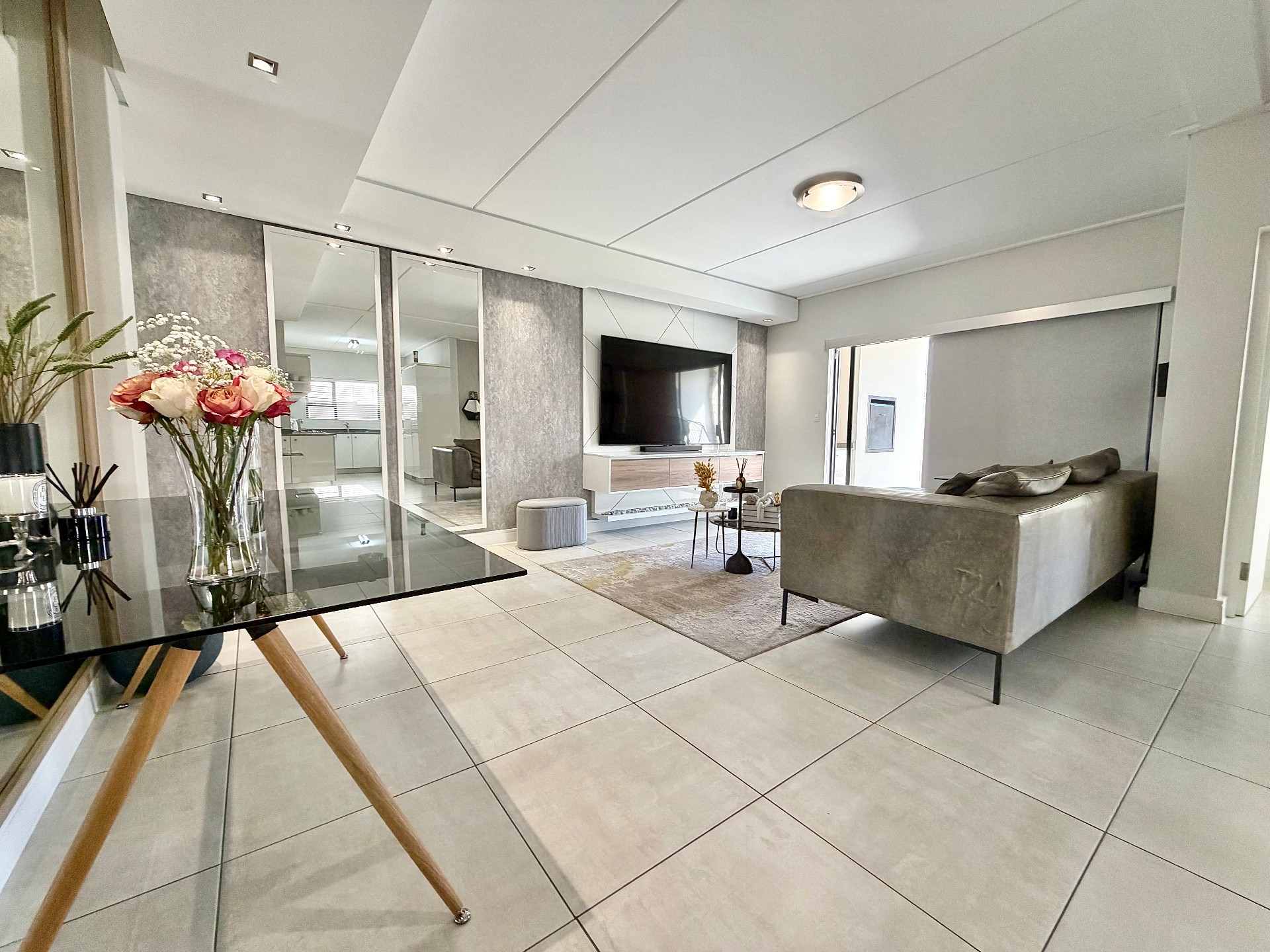 Stylish 3Bed - 2 Batch Ground Floor Apartment For Sale in The Polofields, Waterfall, Midrand 4