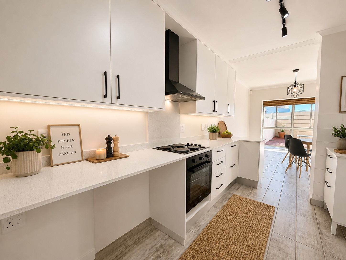 Townhouse for rent in Bloubergrant, Blouberg, 112 m²