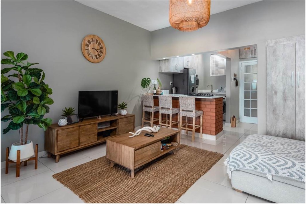 Apartment for sale in Summerstrand, Port Elizabeth, 59 m²