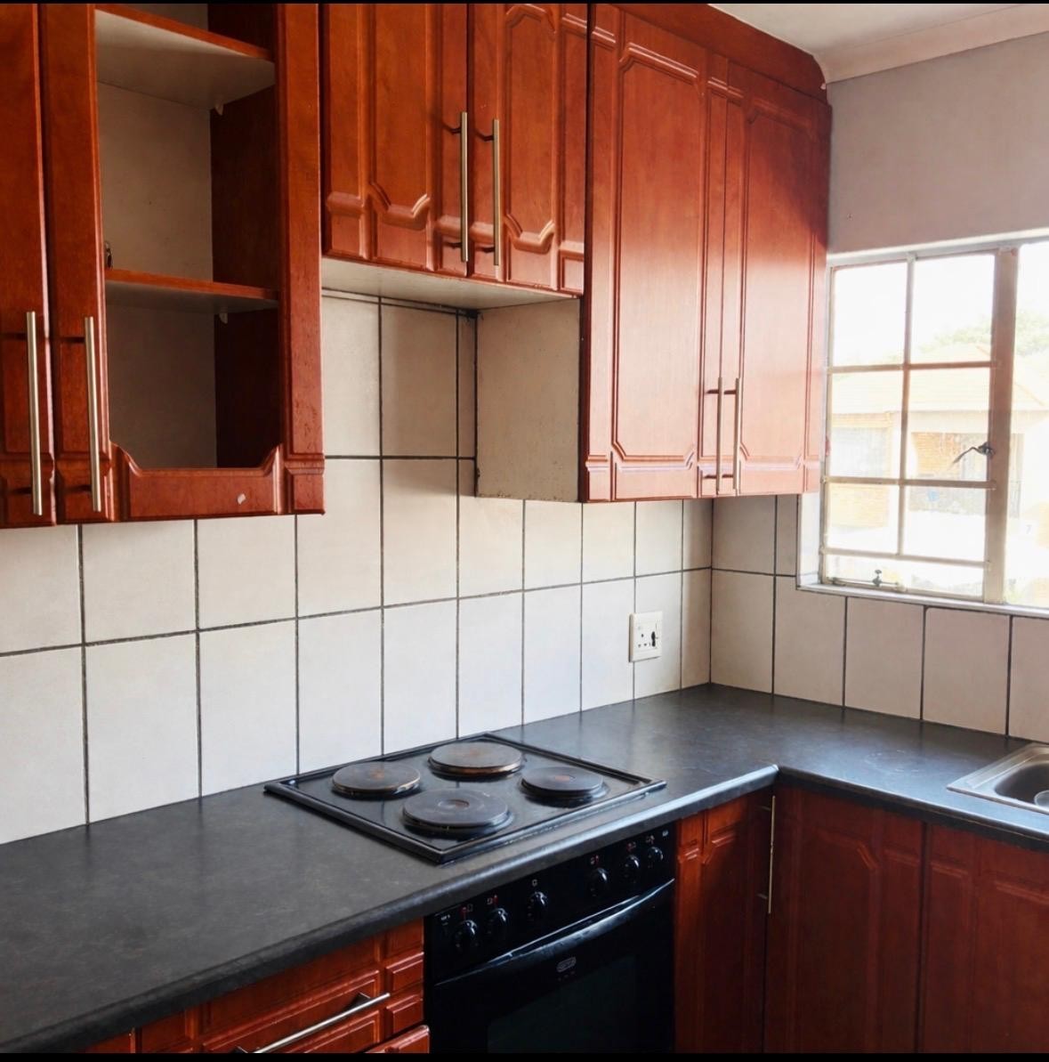 Apartment for rent in Sylviavale, Vanderbijlpark, 68 m²