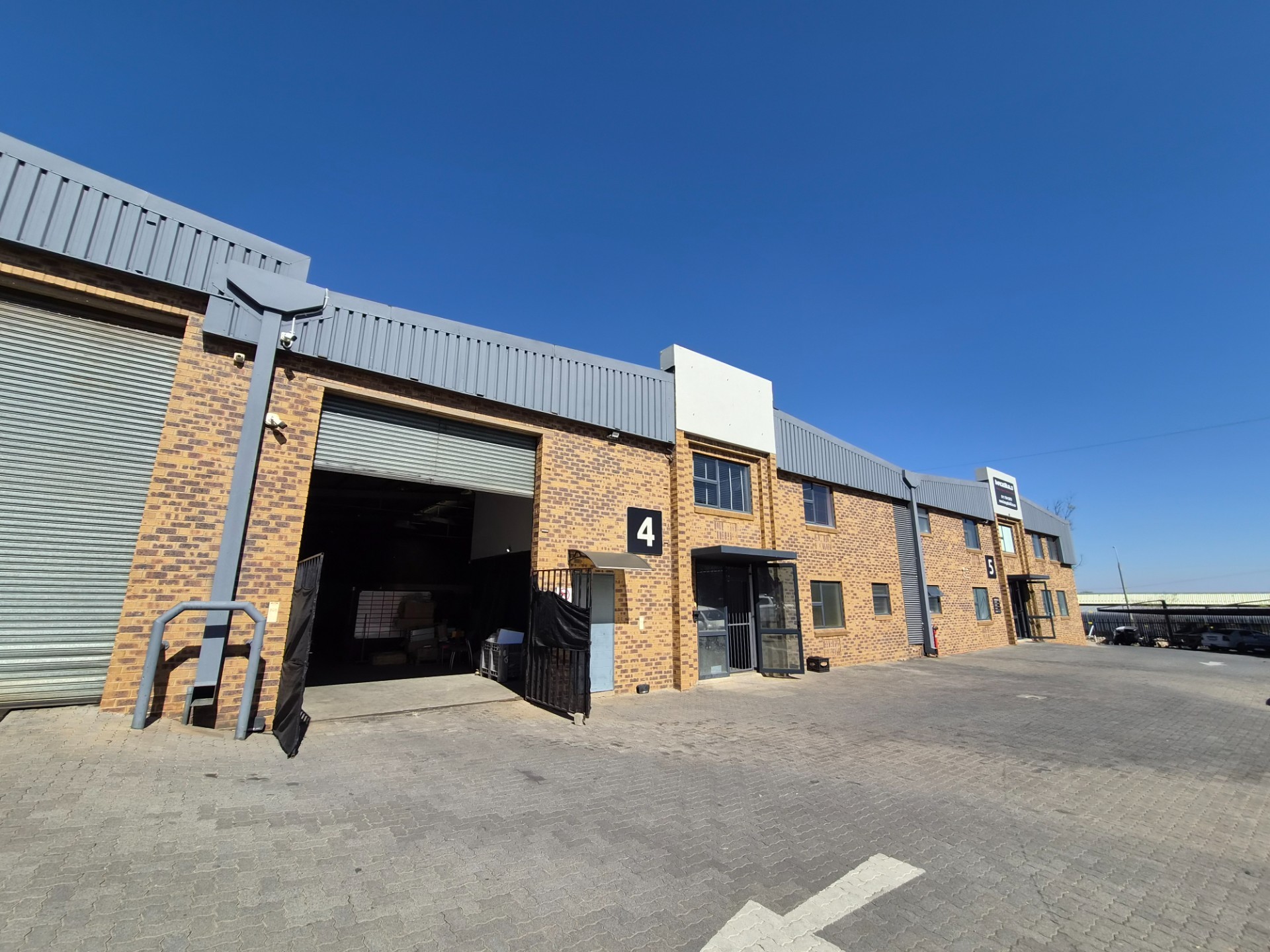 Modern Warehouse To Rent in Honeydew, Roodepoort