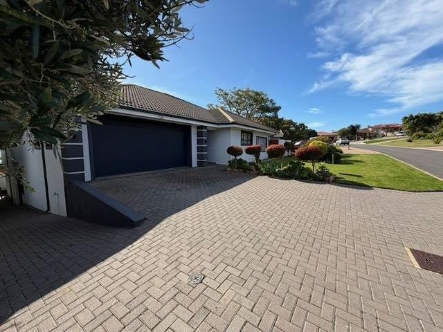 House for sale in Reebok, Groot Brakrivier, 362 m²