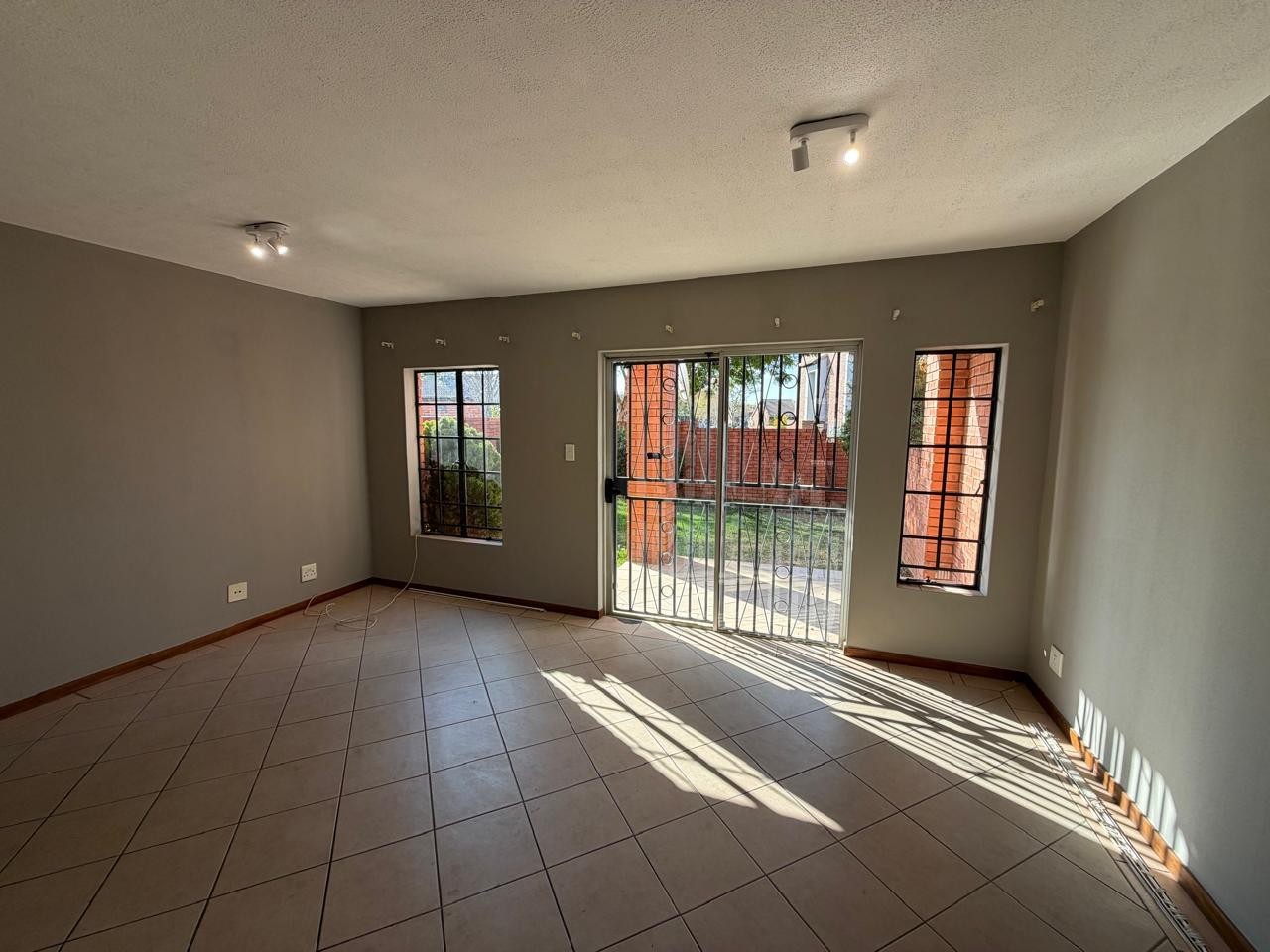 Apartment for rent in Mooikloof Ridge, Pretoria, 79 m²