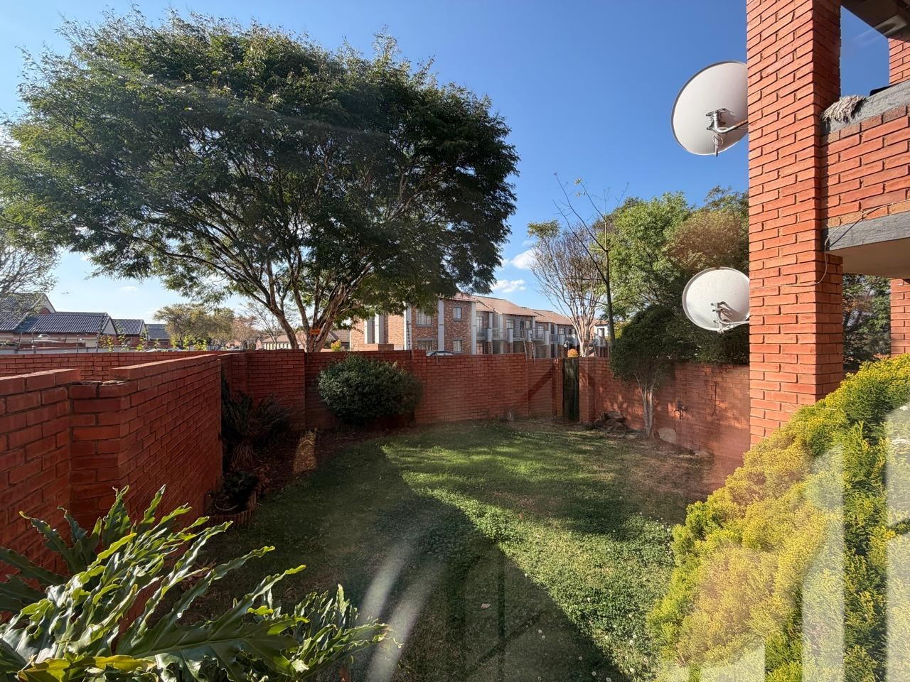 2 Bedroom Ground Floor Apartment in Mooikloof Ridge Estate