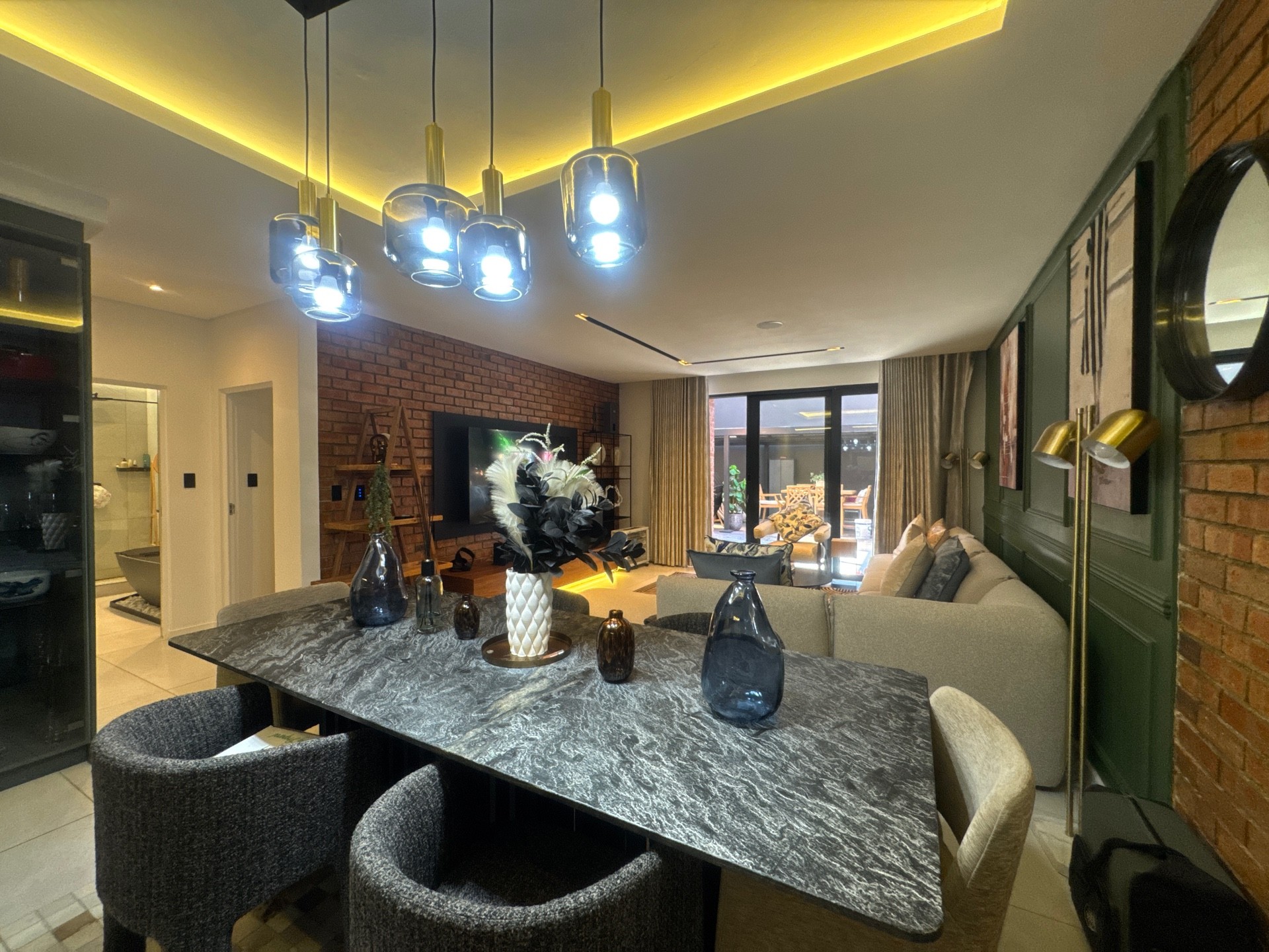 Apartment for rent in Broadacres, Sandton, 102 m²