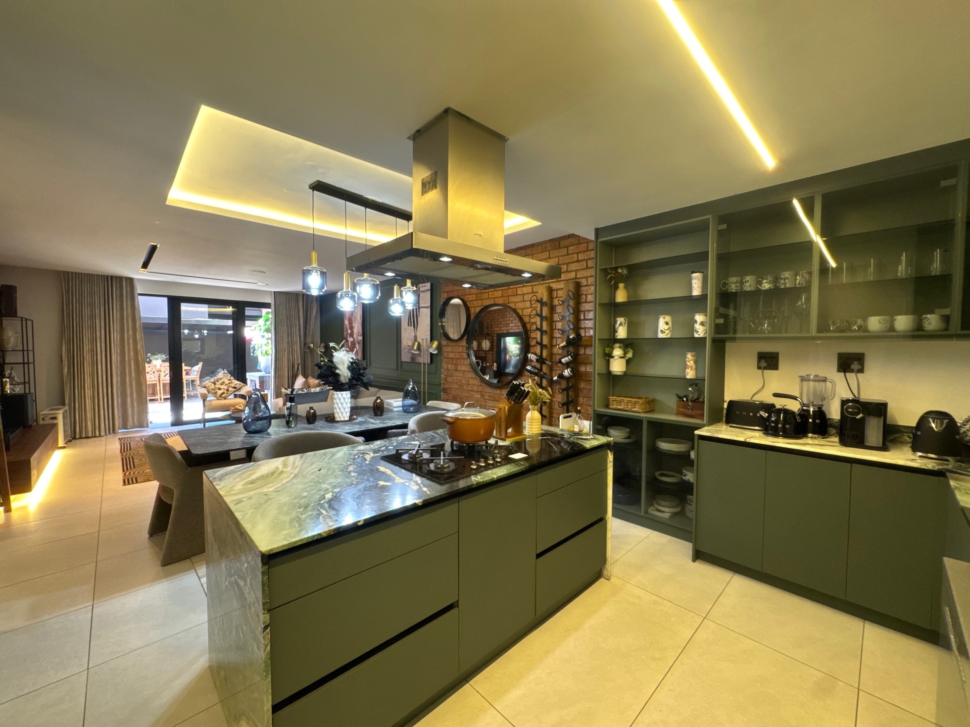 Apartment for rent in Broadacres, Sandton, 102 m²