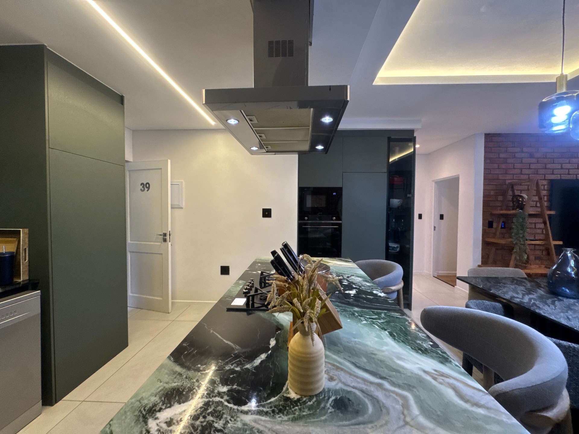 Apartment for rent in Broadacres, Sandton, 102 m²