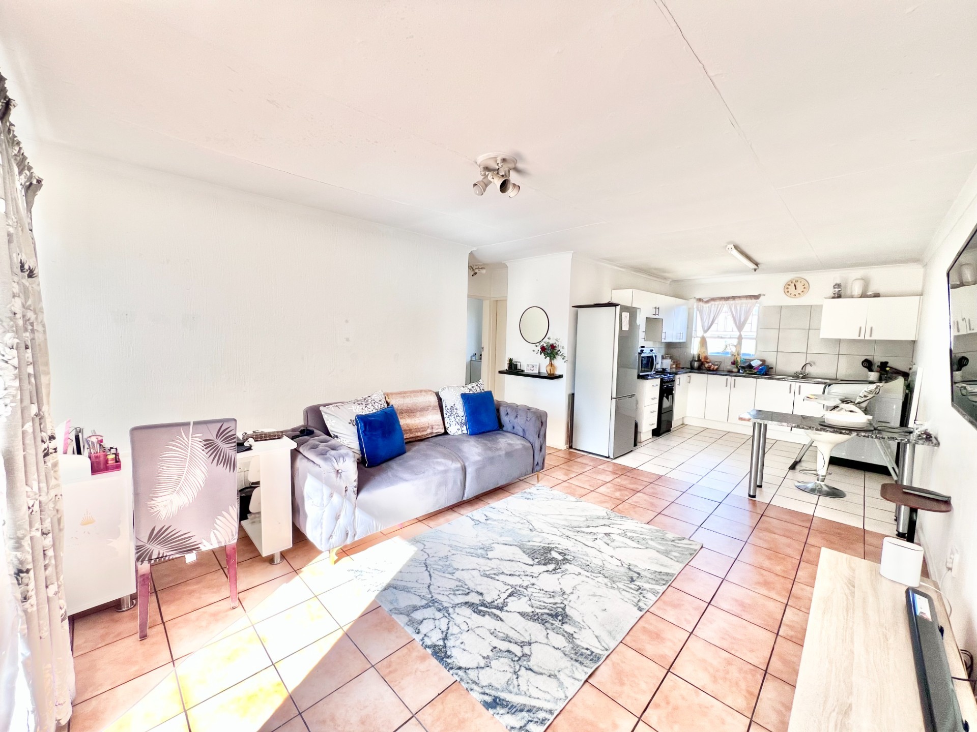 Spacious 2-Bedroom First-Floor Apartment for Rent in Vorna Valley, Midrand