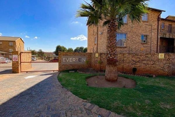 Townhouse for sale in Chloorkop, Kempton Park