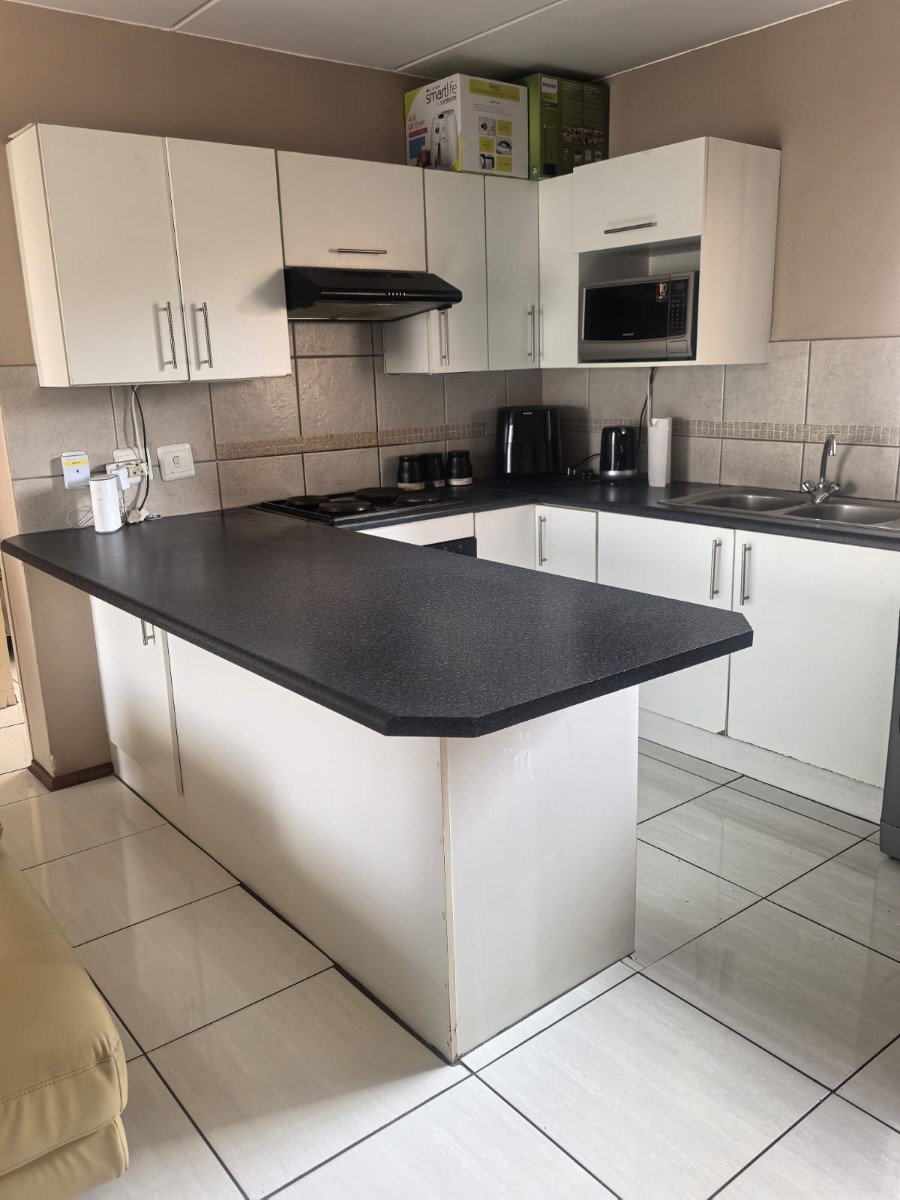 Townhouse for sale in Chloorkop, Kempton Park