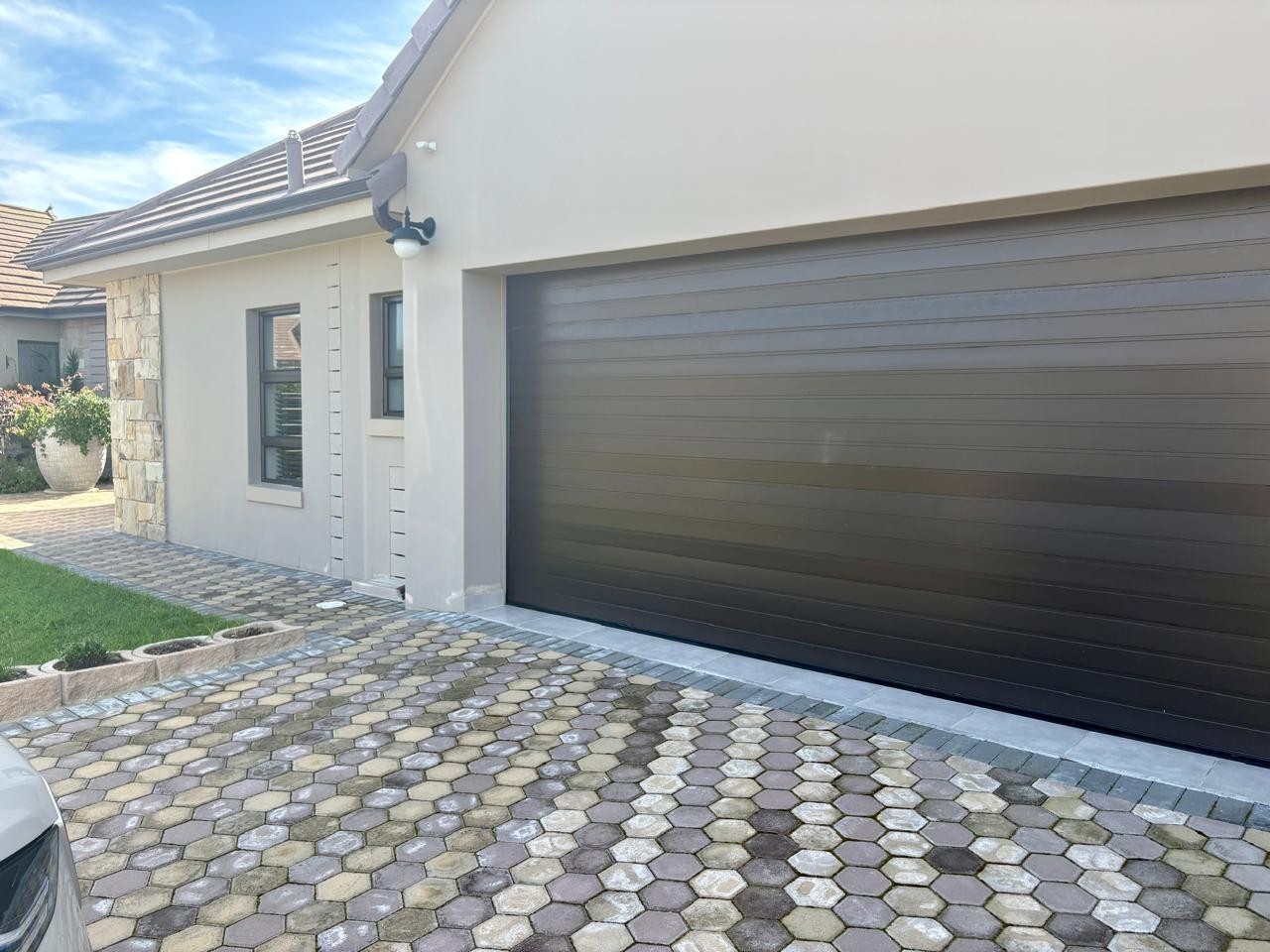Modern 2 Bedroom House In Secure Retirement Village!