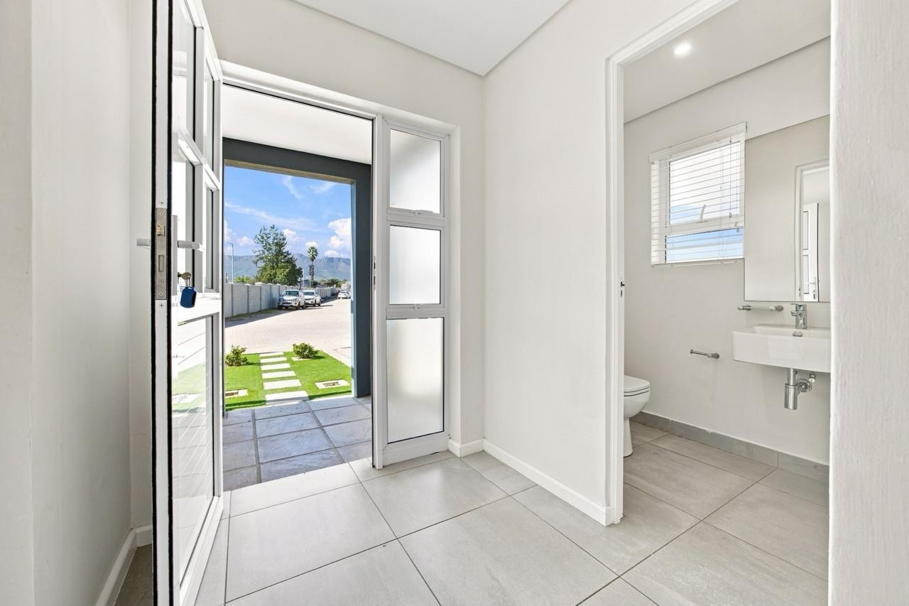 House for sale in Mountain Crest Private Estate, Paarl, 155 m²