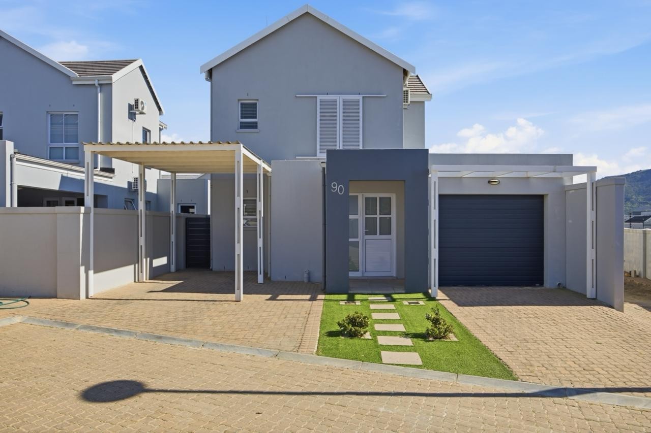 House for sale in Mountain Crest Private Estate, Paarl, 155 m²