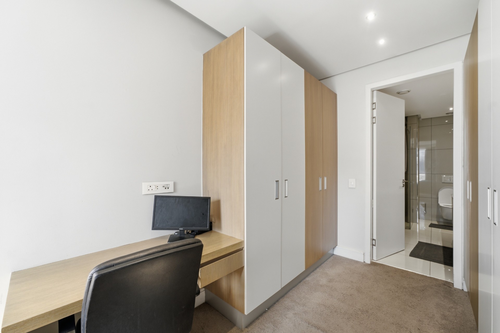 Executive Lock-Up-and-Go Living at The Metropolis Sandton 5