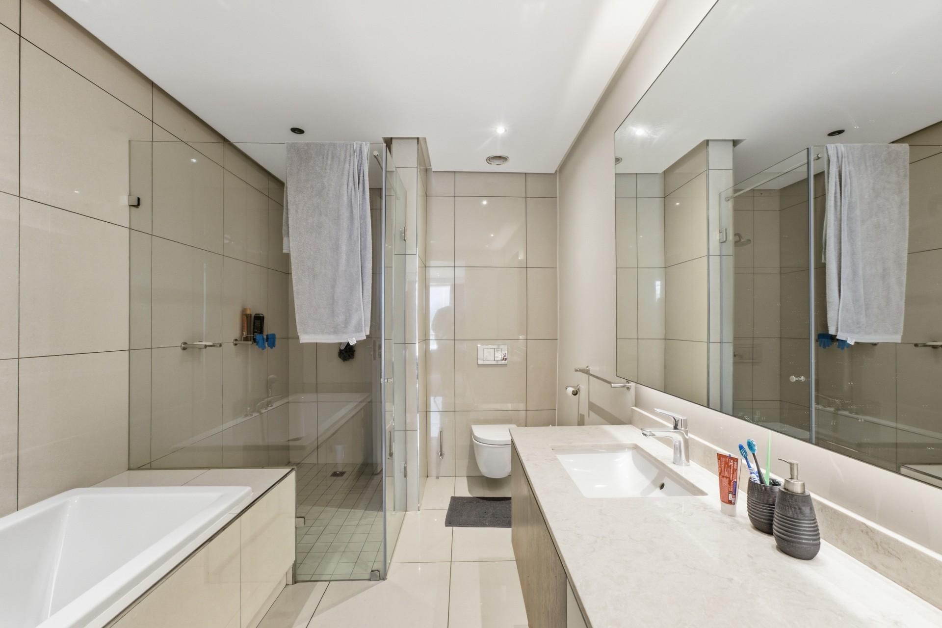 Apartment for sale in Sandown, Sandton, 59 m²